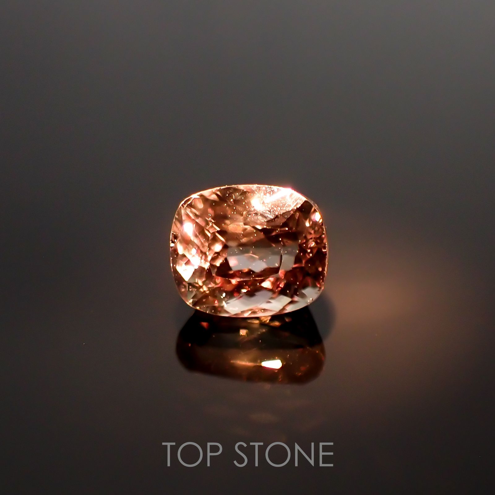 ダイアスポア カラーチェンジ(宝石名ダイアスポア) トルコ産 1.22ct 識別済[210812418]6.3×5.2mm前後