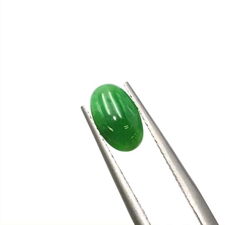 翡翠(宝石名ジェダイト(翡翠))ビルマ産 ソ付(彩珠) 1.010ct / 8.3x5 