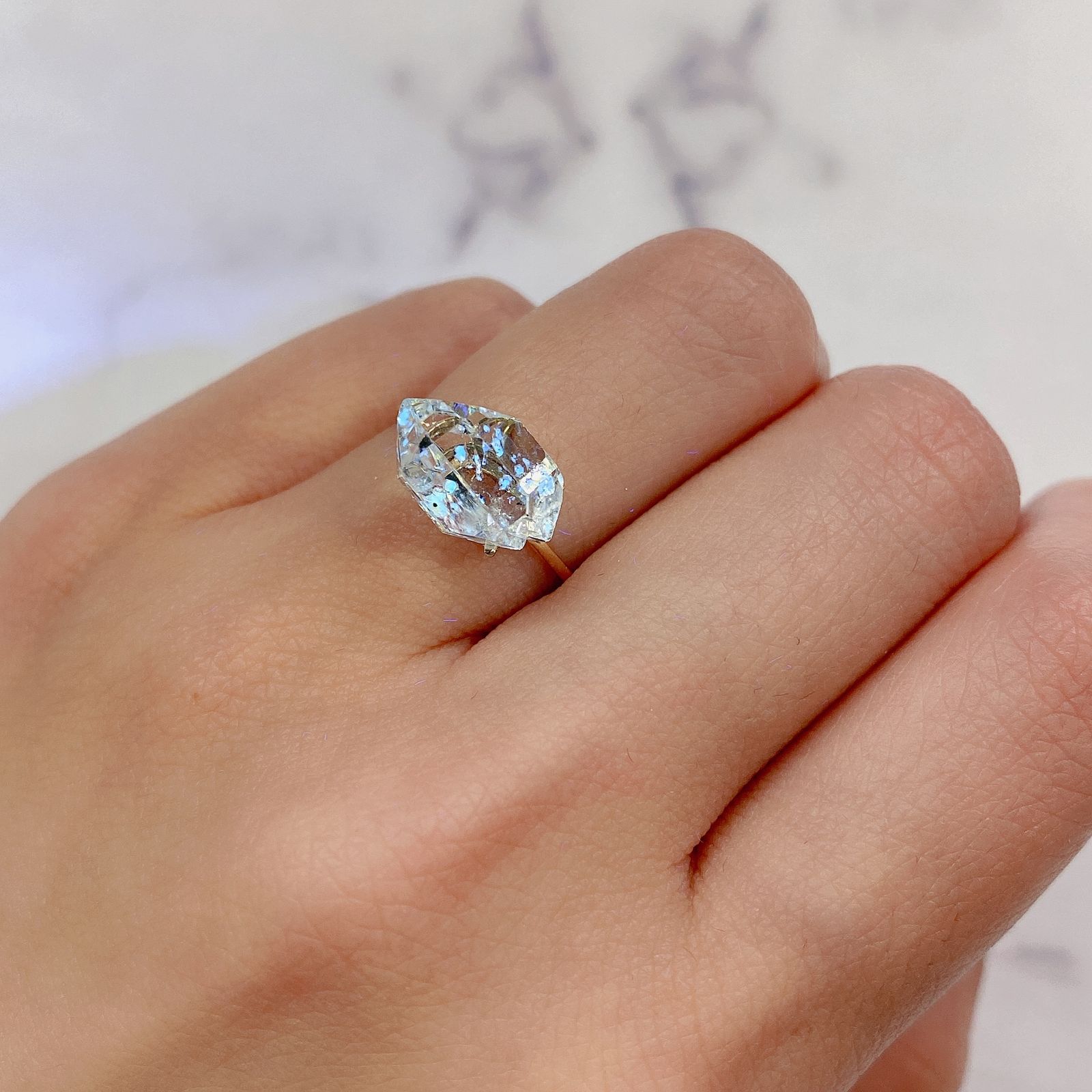 オイルインクォーツ パキスタン産 ルース 3.37ct[210911447]11.9×8mm前後