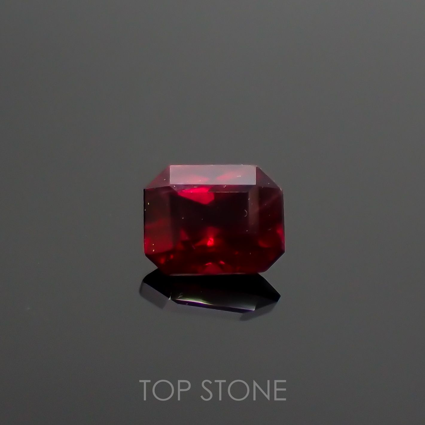 ルビー 非加熱(宝石名ルビー) マダガスカル産 0.33ct 識別済[210711734]4.3×3.5mm前後