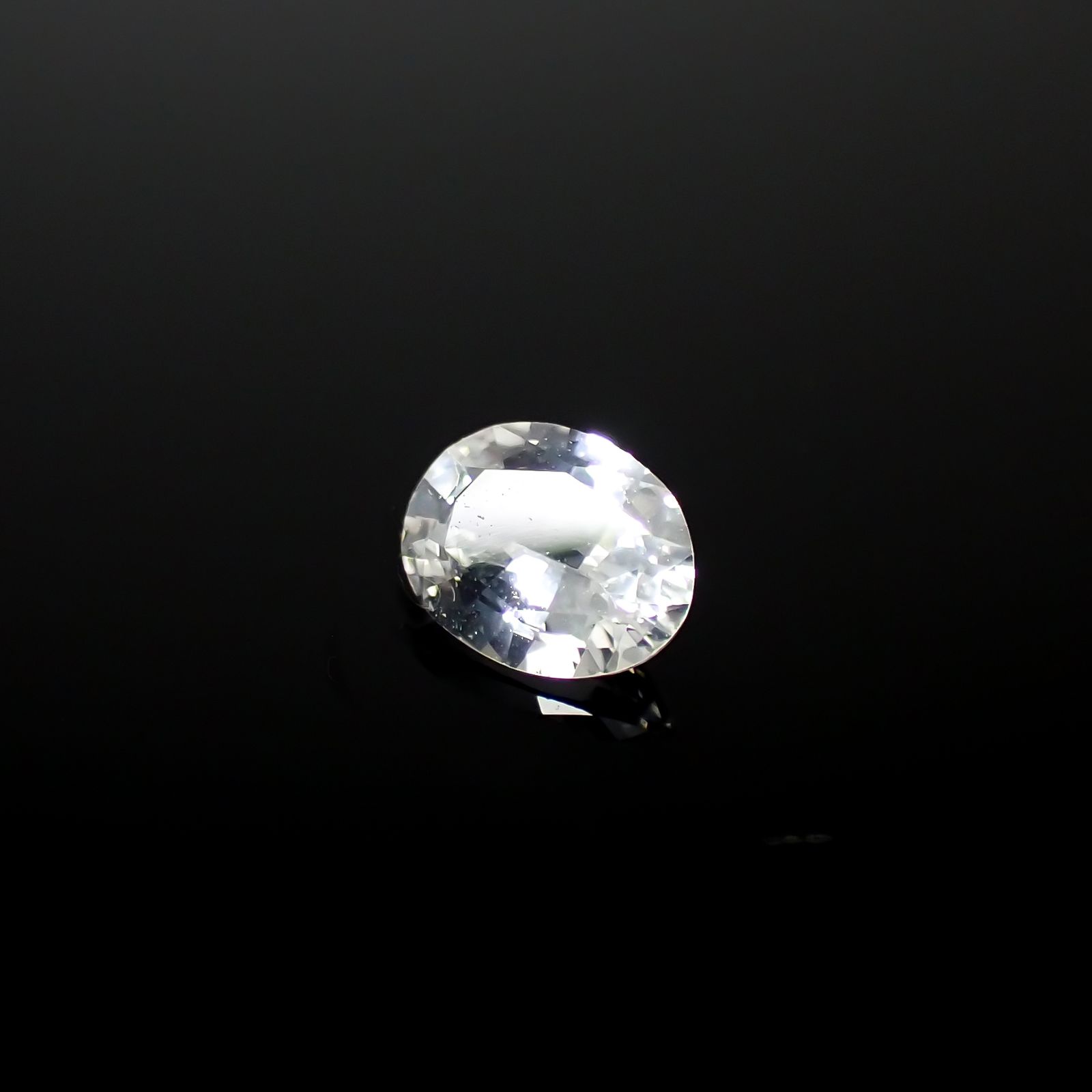 カラーレスサファイア スリランカ産 0.34ct[240527476]5x3.9mm前後