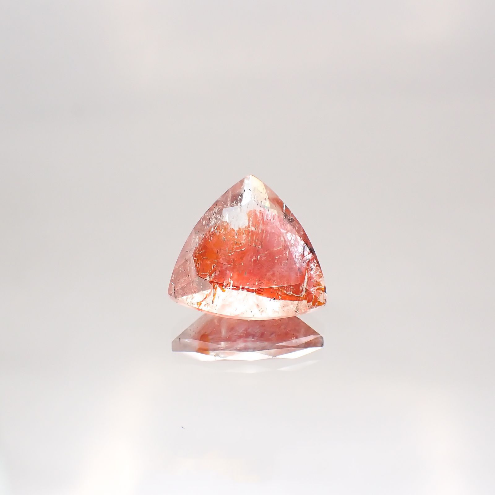 オーロラクォーツ ブラジル・ミナスジェライス産 7.99ct[220114370]15.2x15.8mm前後