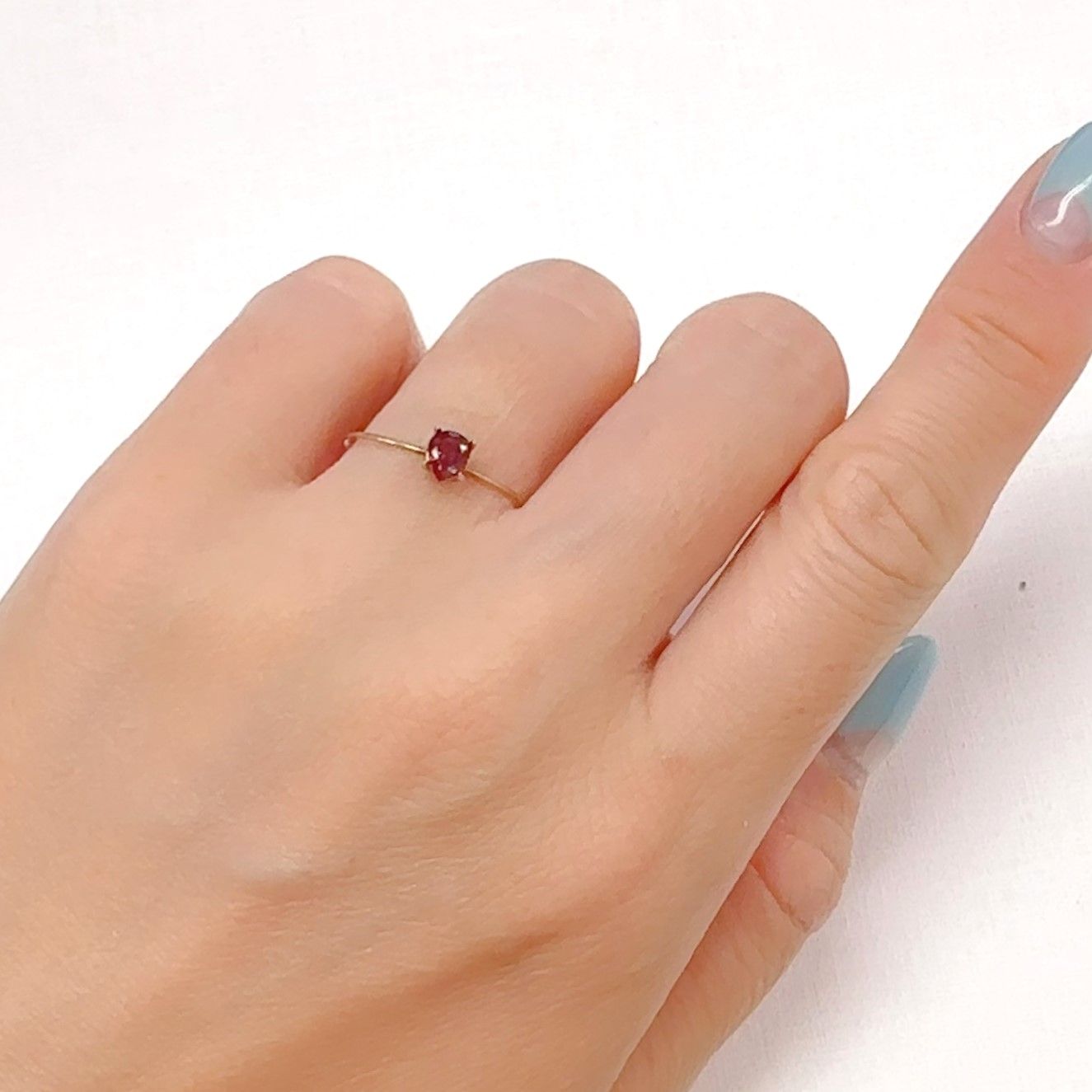 レッドスピネル(宝石名レッド・スピネル)タンザニア産 0.31ct 識別済[240728577]5x3.8mm前後