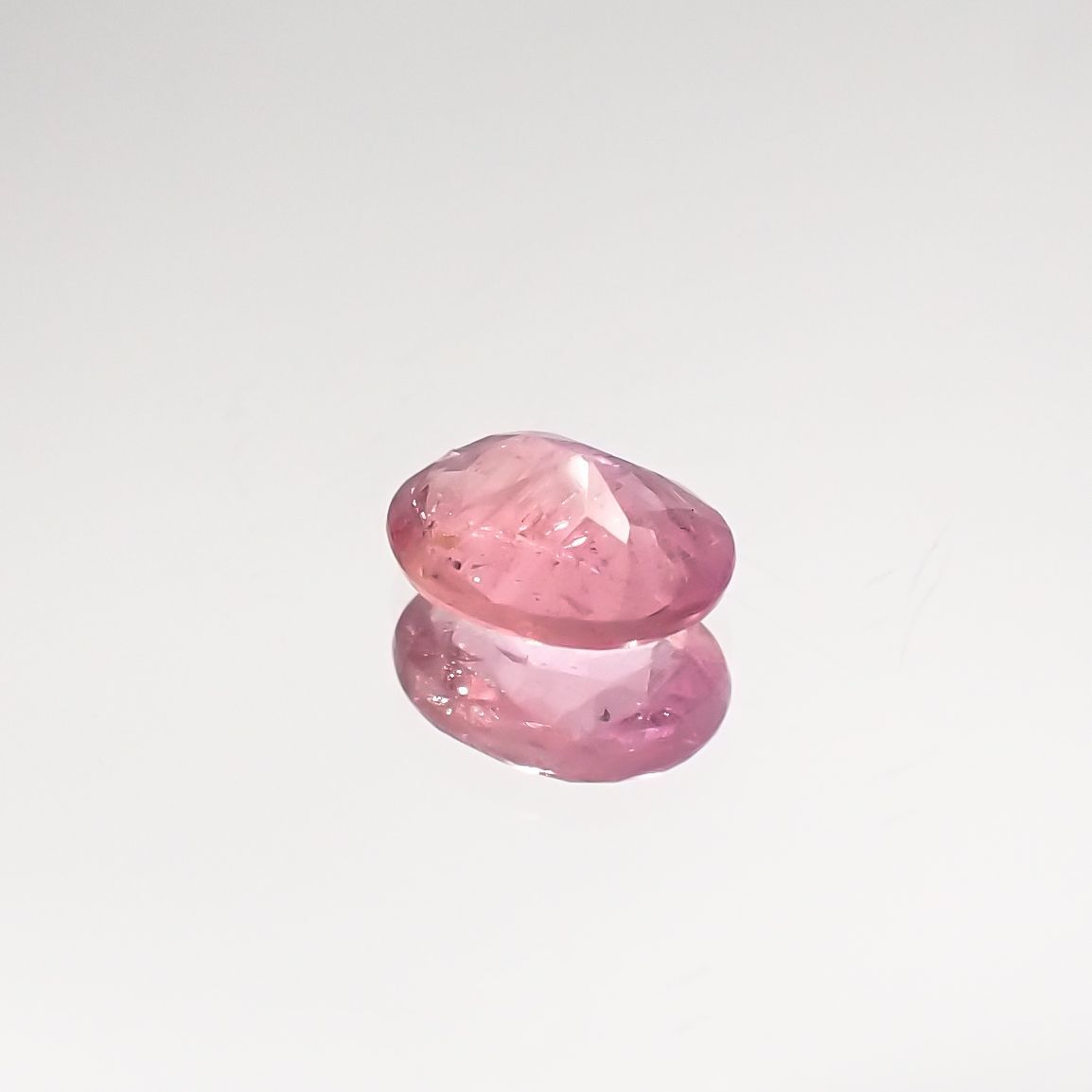 ペツォッタイト(ラズベリル)(宝石名ペツォッタイト) マダガスカル産 0.303ct ソ付(彩珠)[210711799]5.1×3.9mm前後