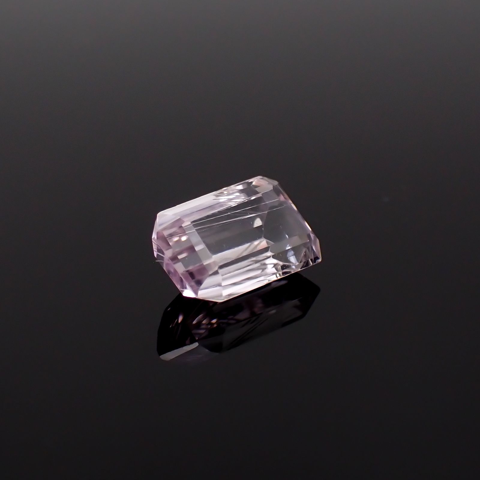 クンツァイト(宝石名クンツァイト)アフガニスタン産 1.83ct 識別済[231023871]8.6x5.7mm前後