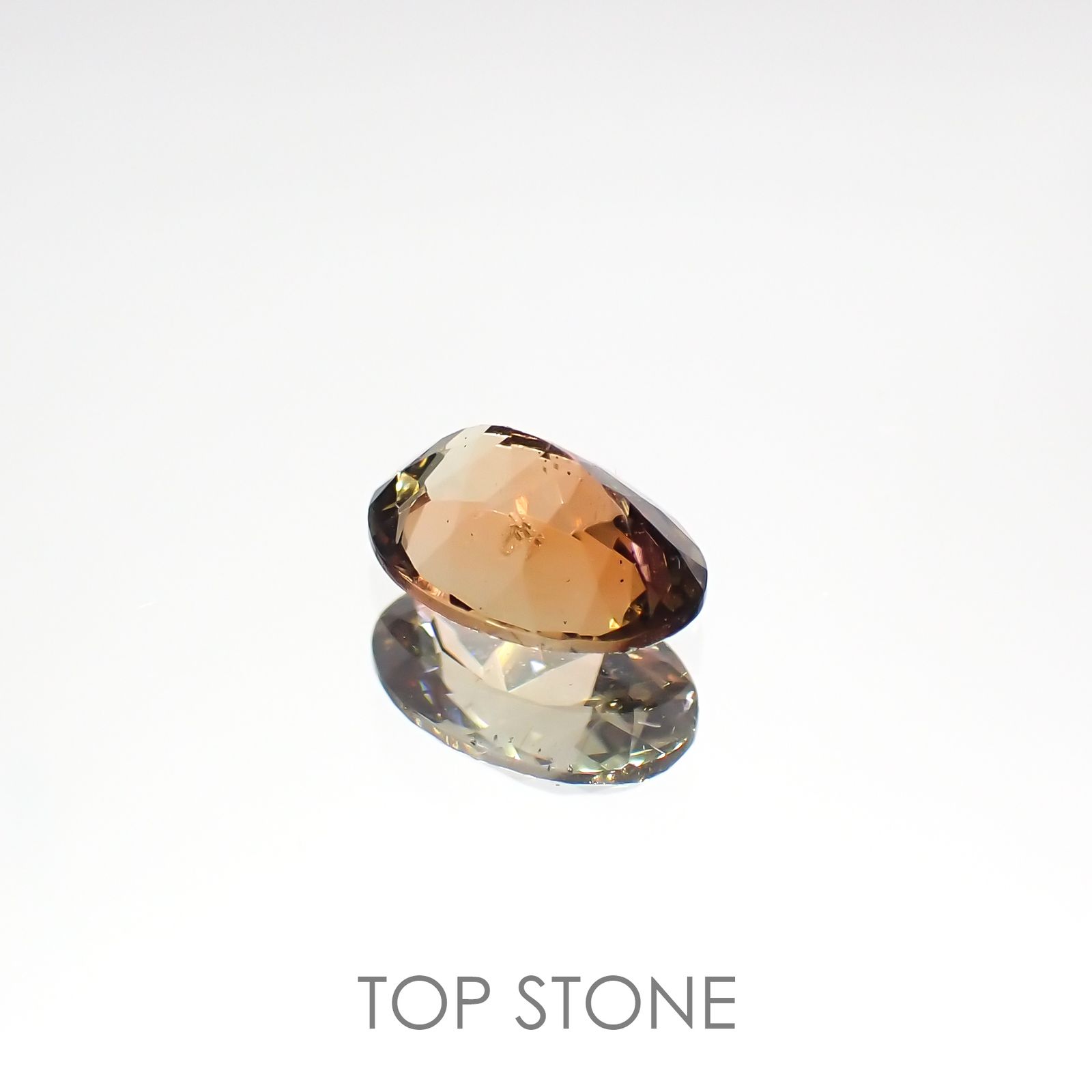 バイカラーアンダリュサイト(宝石名アンダリュサイト)スリランカ/マダガスカル産 0.75ct 識別済[220515702]7.1x5mm前後