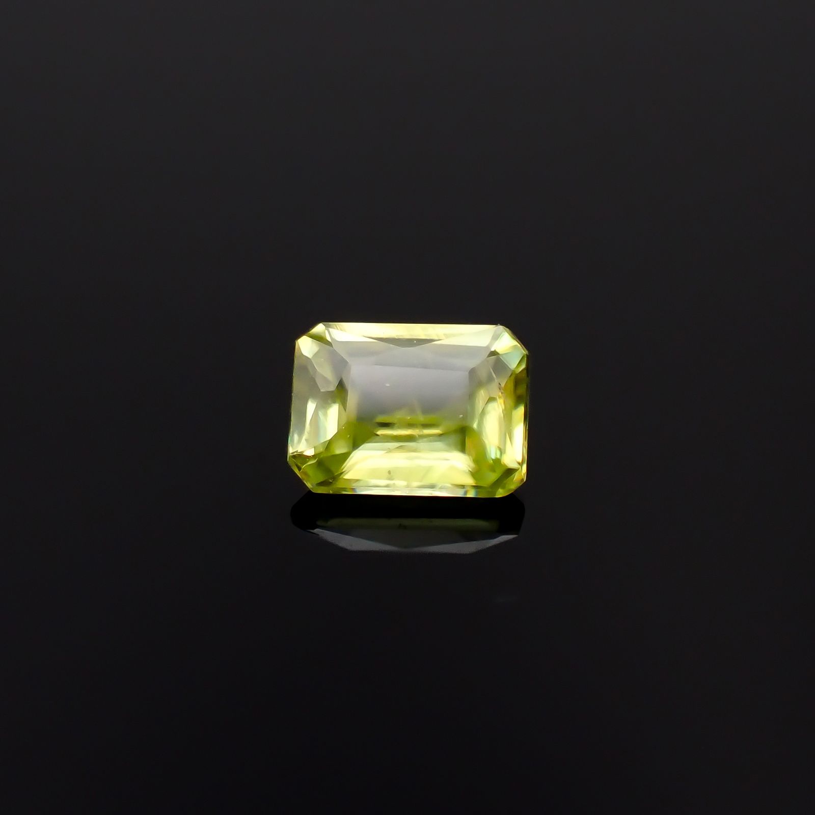 スフェーン マダガスカル産 0.35ct[240627907]4.6x3.4mm前後
