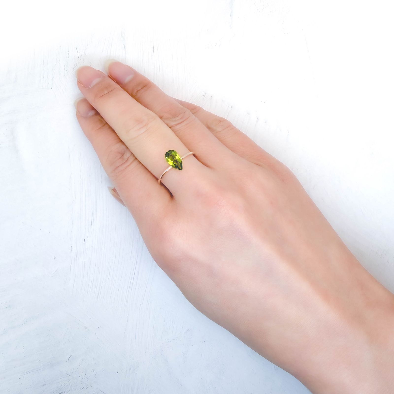 ベスビアナイト(アイドクレース) ケニア産 0.93ct / 9.1x5.1mm前後 [260231717]