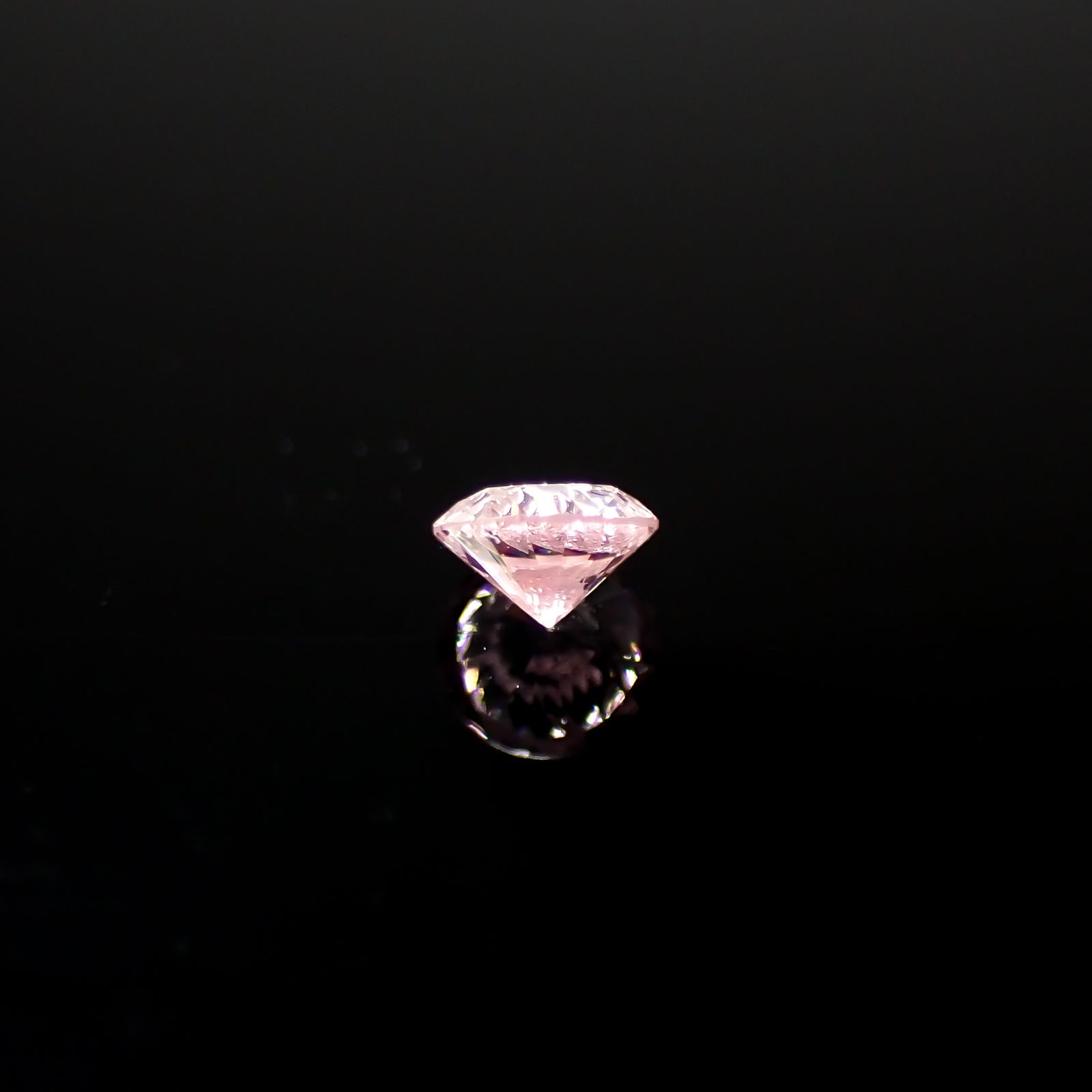 ピンクダイヤモンド(宝石名ダイアモンド I-2/FANCY PINK) 0.066ct ソ付(CGL)[240326636]2.54x2.61mm前後