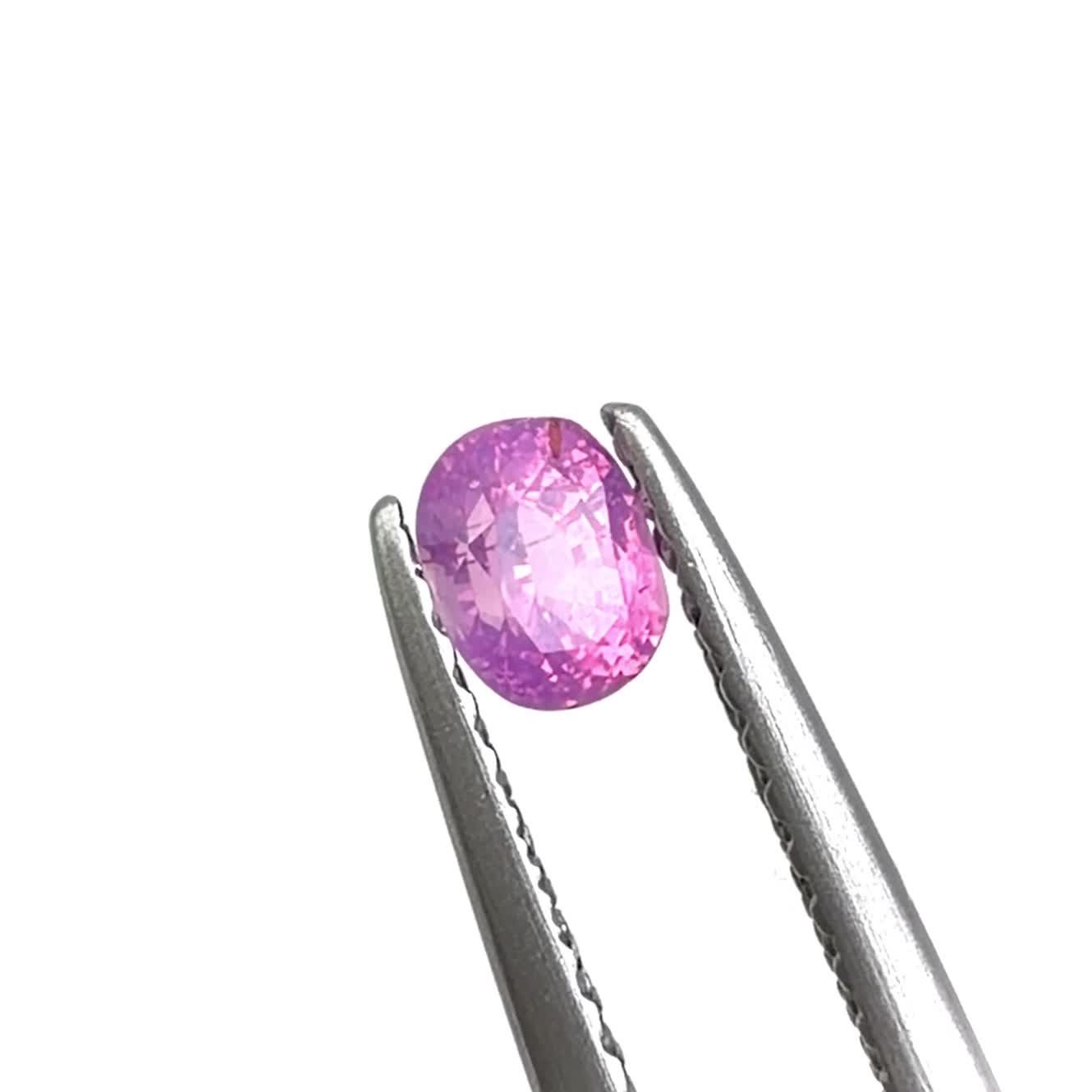 シルキーピンクサファイア 非加熱 ベトナム産 0.43ct / 4.3x3.3mm前後