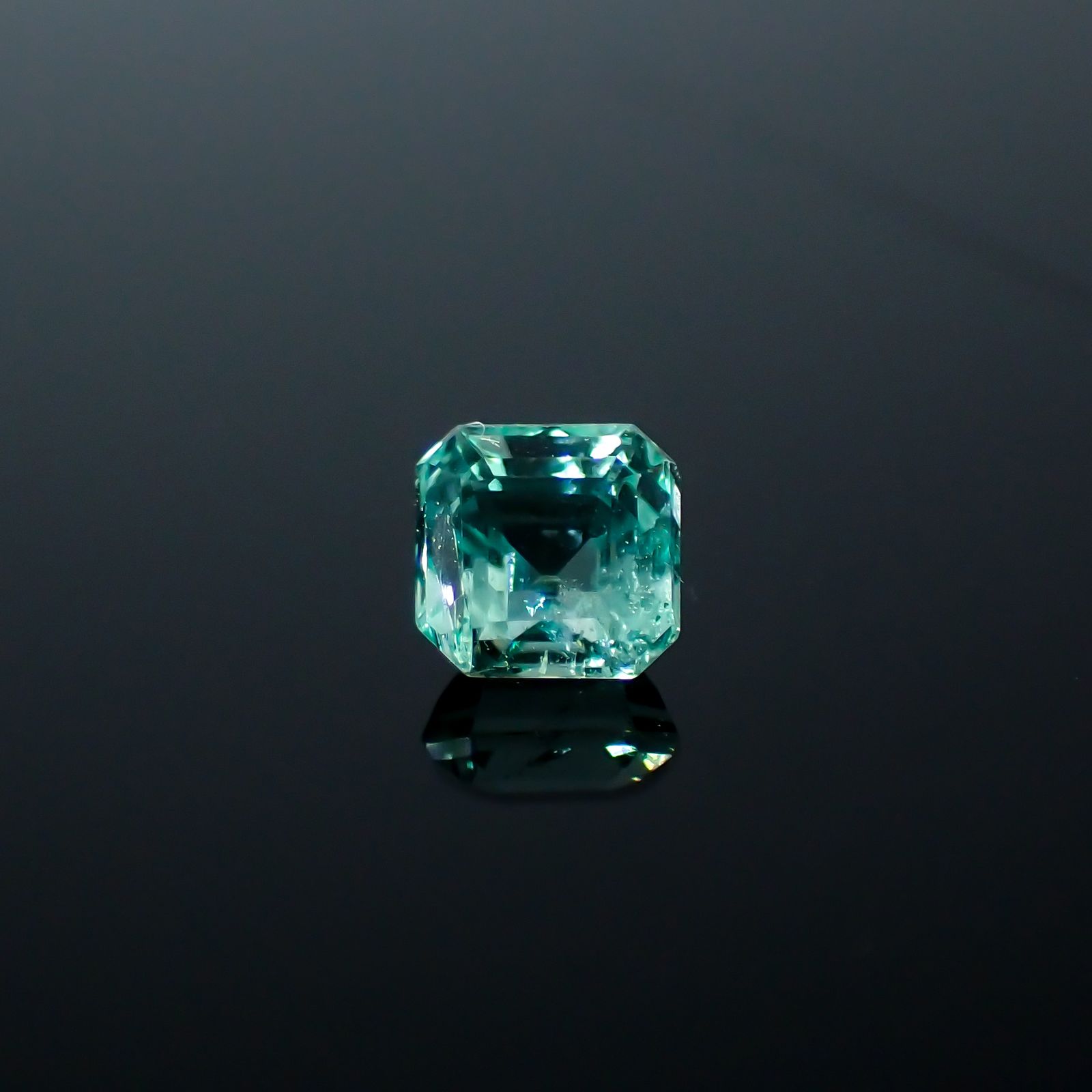 パステルカラーエメラルド コロンビア産 0.22ct[240225951]3.4x3.4mm前後