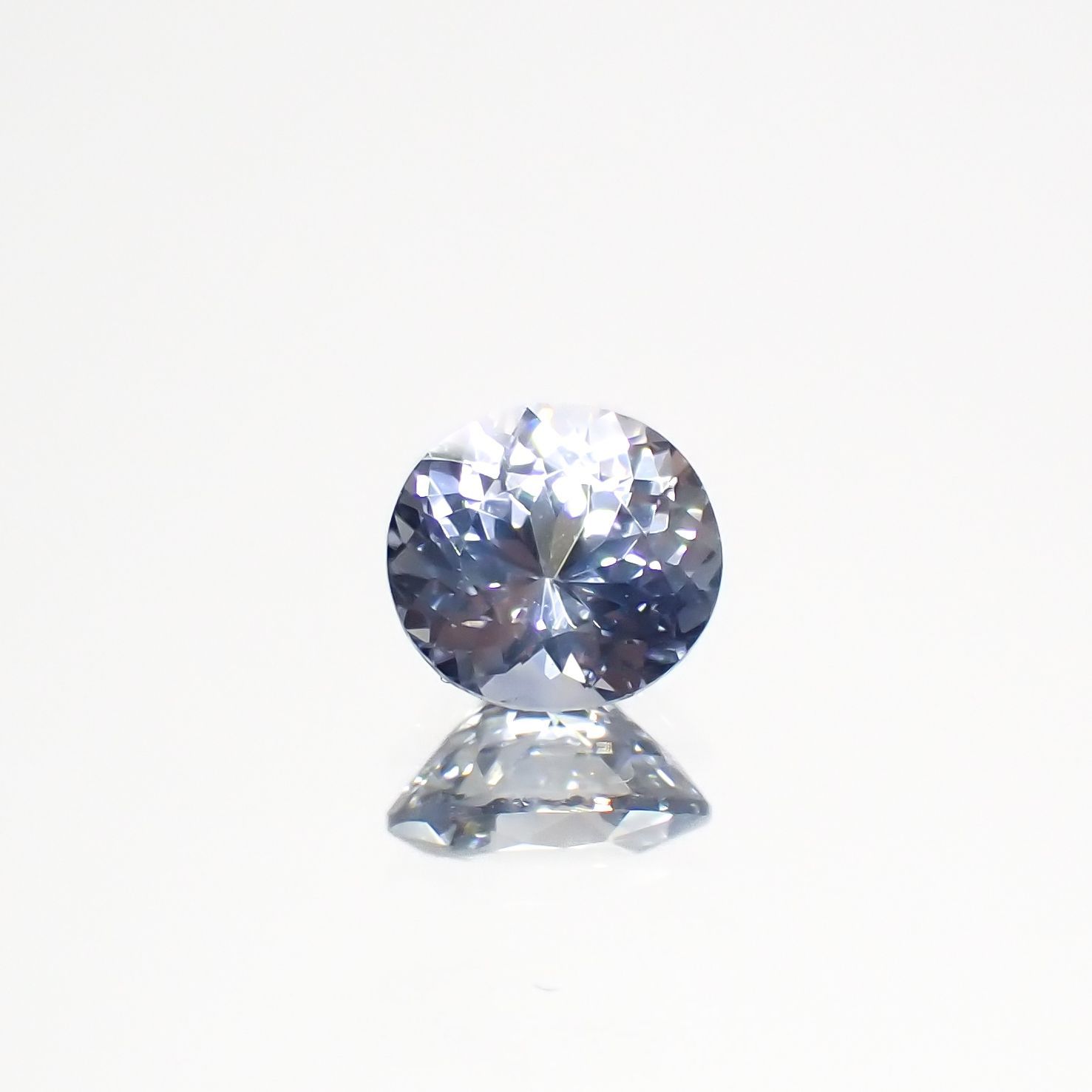 アイスブルーサファイア(宝石名サファイア)スリランカ/マダガスカル産 0.51ct 識別済[220817459]4.9x4.5mm前後