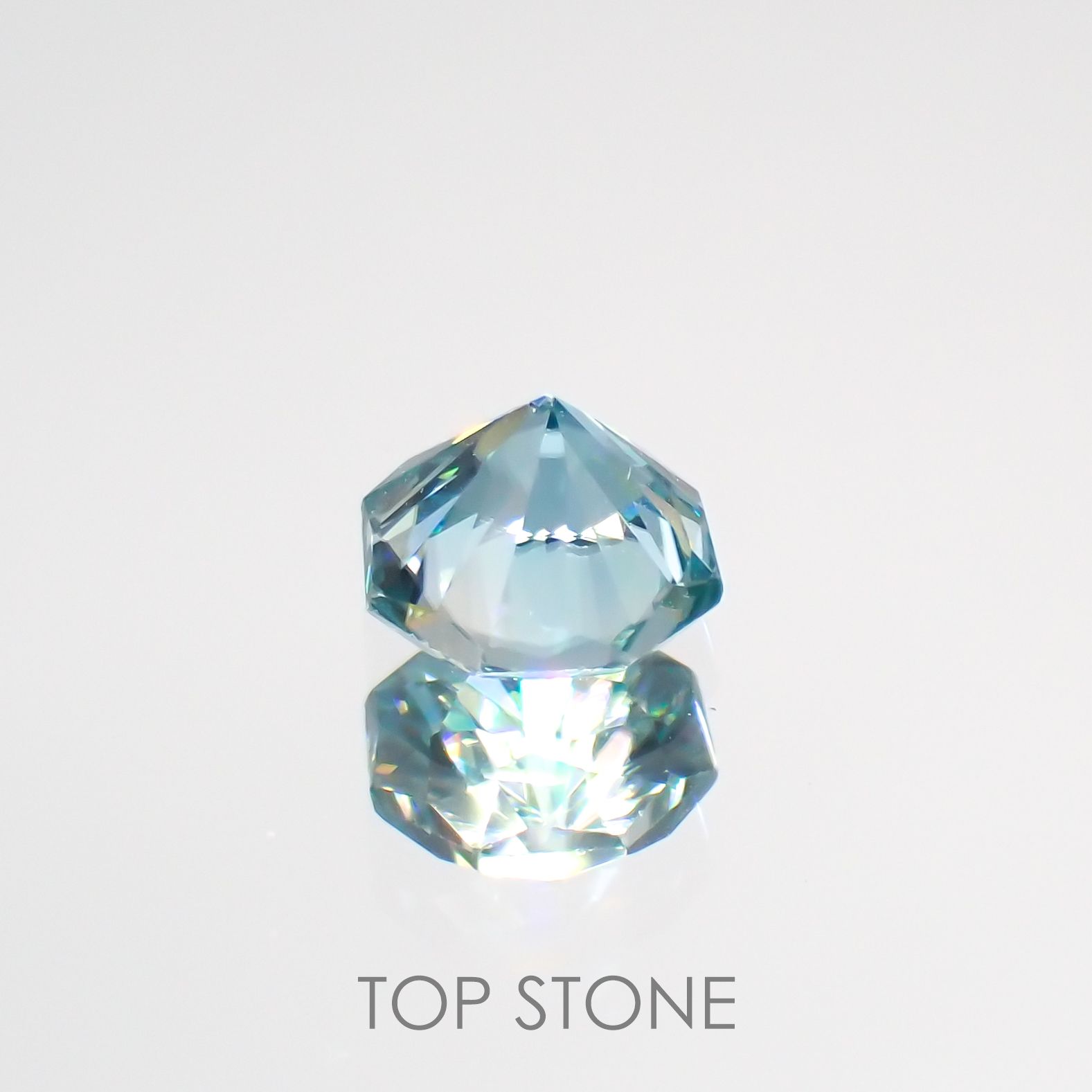◇オクタゴンカット◇ブルージルコン カンボジア産 ルース 0.75ct[210913359]4.8×4.8mm前後