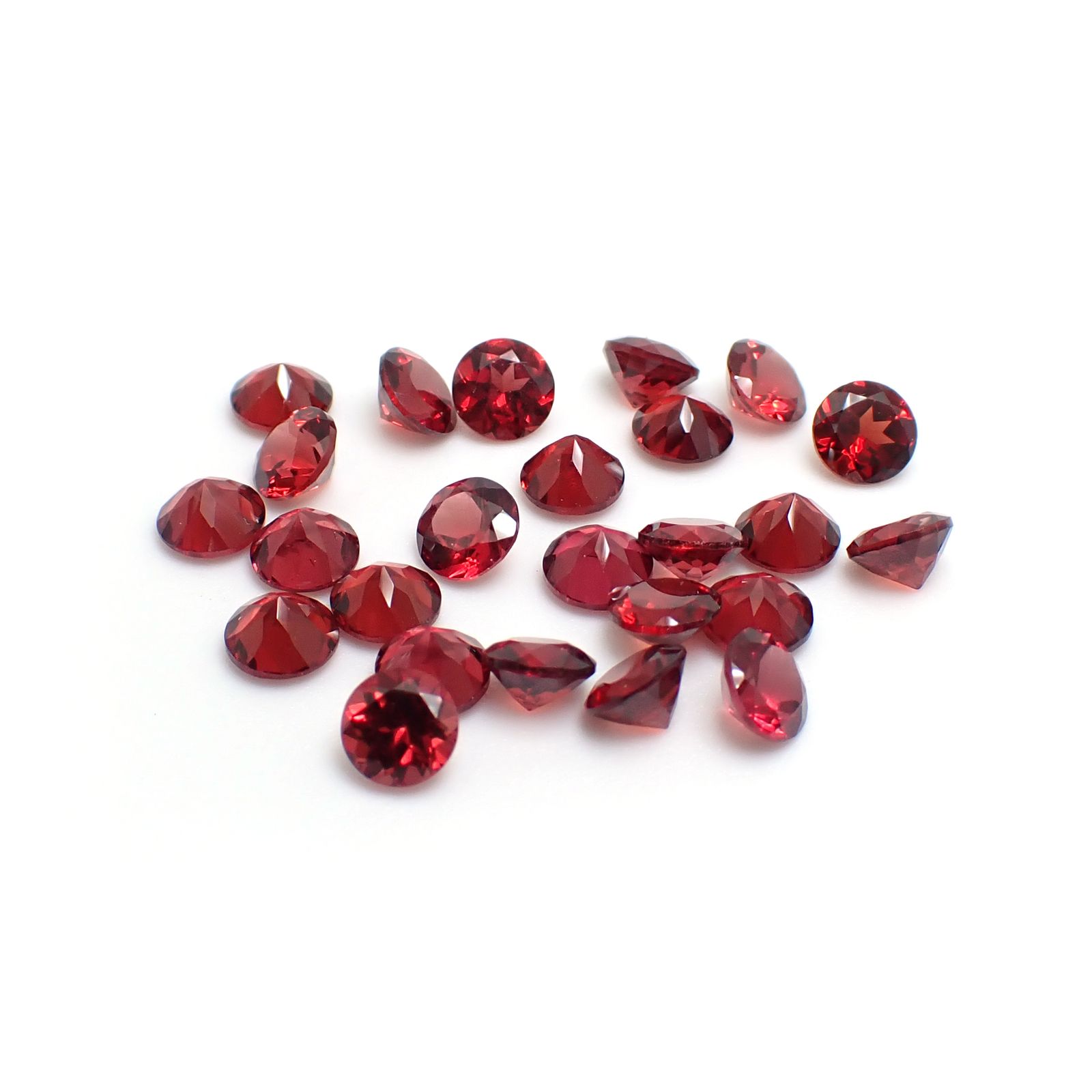 ◇ランダムセレクト◇パイロープアルマンディンガーネット モザンビーク産 約0.40ct / 4.5x4.5mm前後 [260532202-PAC]