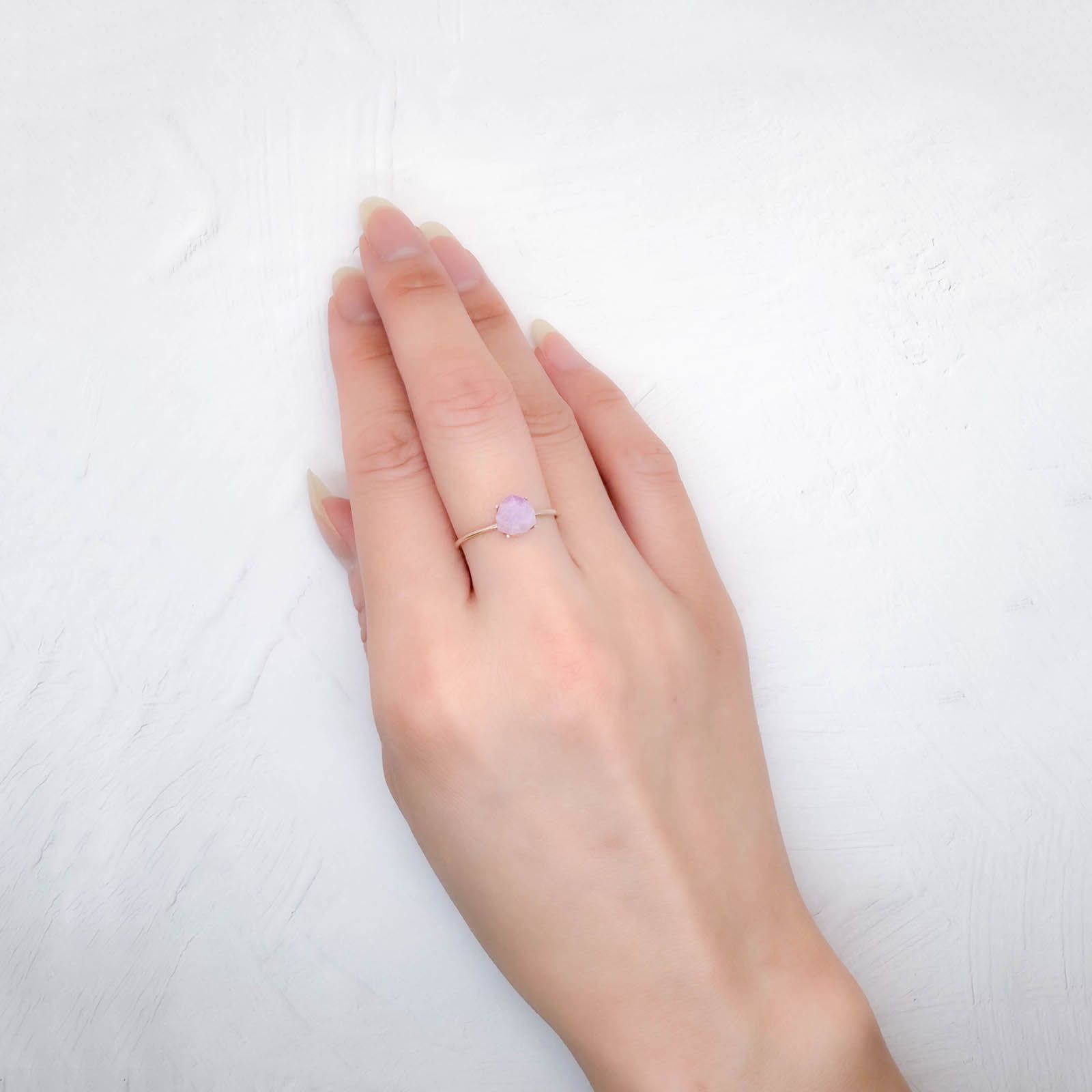 ◇カスタムカット◇スギライト 南アフリカ産 0.87ct / 6.5x6.3mm前後 [250931016]