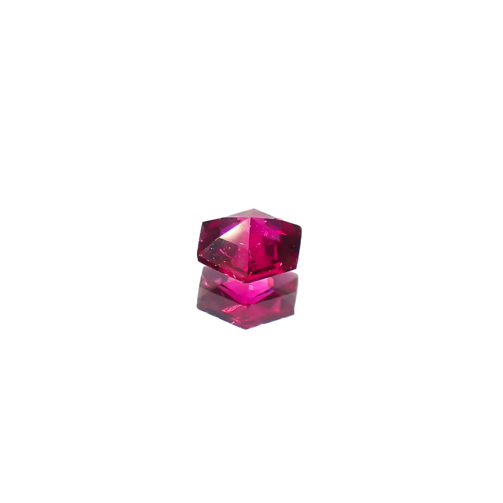 ◇ヘキサゴンカット◇ルビー 非加熱 モザンビーク産 0.20ct[240427110]3.5x3.5mm前後
