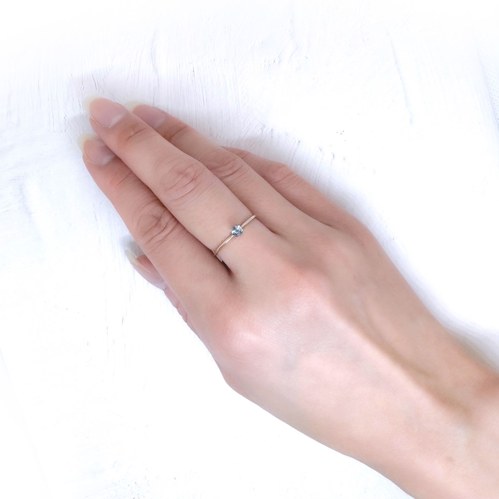 ベニトアイト アメリカ・カリフォルニア州産 0.15ct / 3.2x3.2mm前後 [251231469]