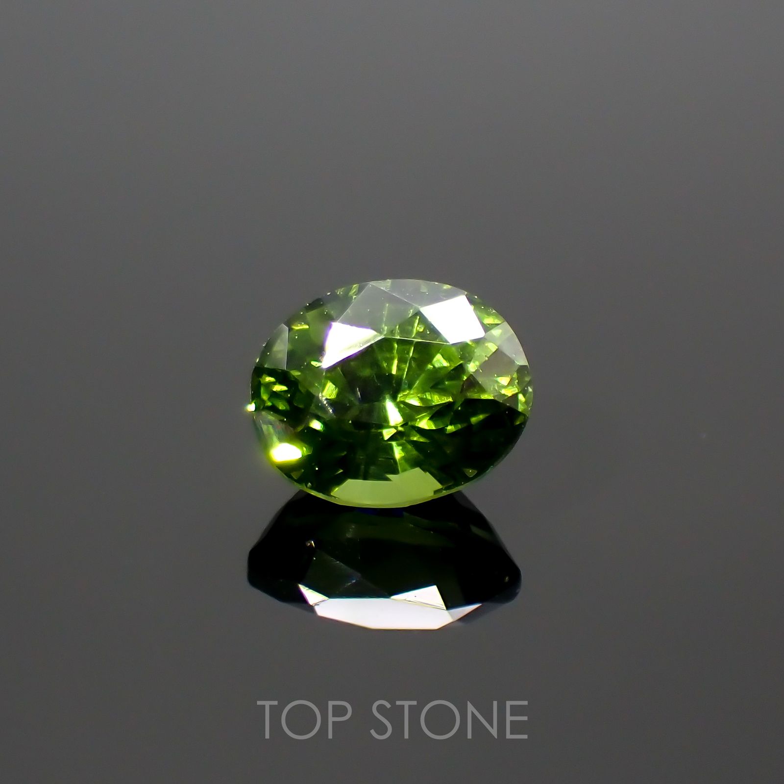 グリーンジルコン(宝石名ジルコン)スリランカ/カンボジア産 0.80ct 識別済[220114898]5.7x4.6mm前後