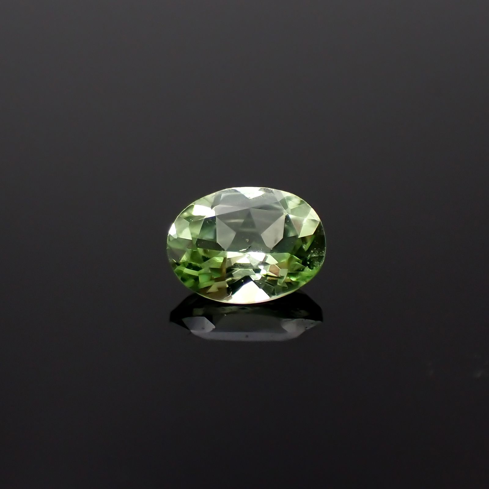 ミントガーネット タンザニア産 0.34ct[231023739]5x3.8mm前後