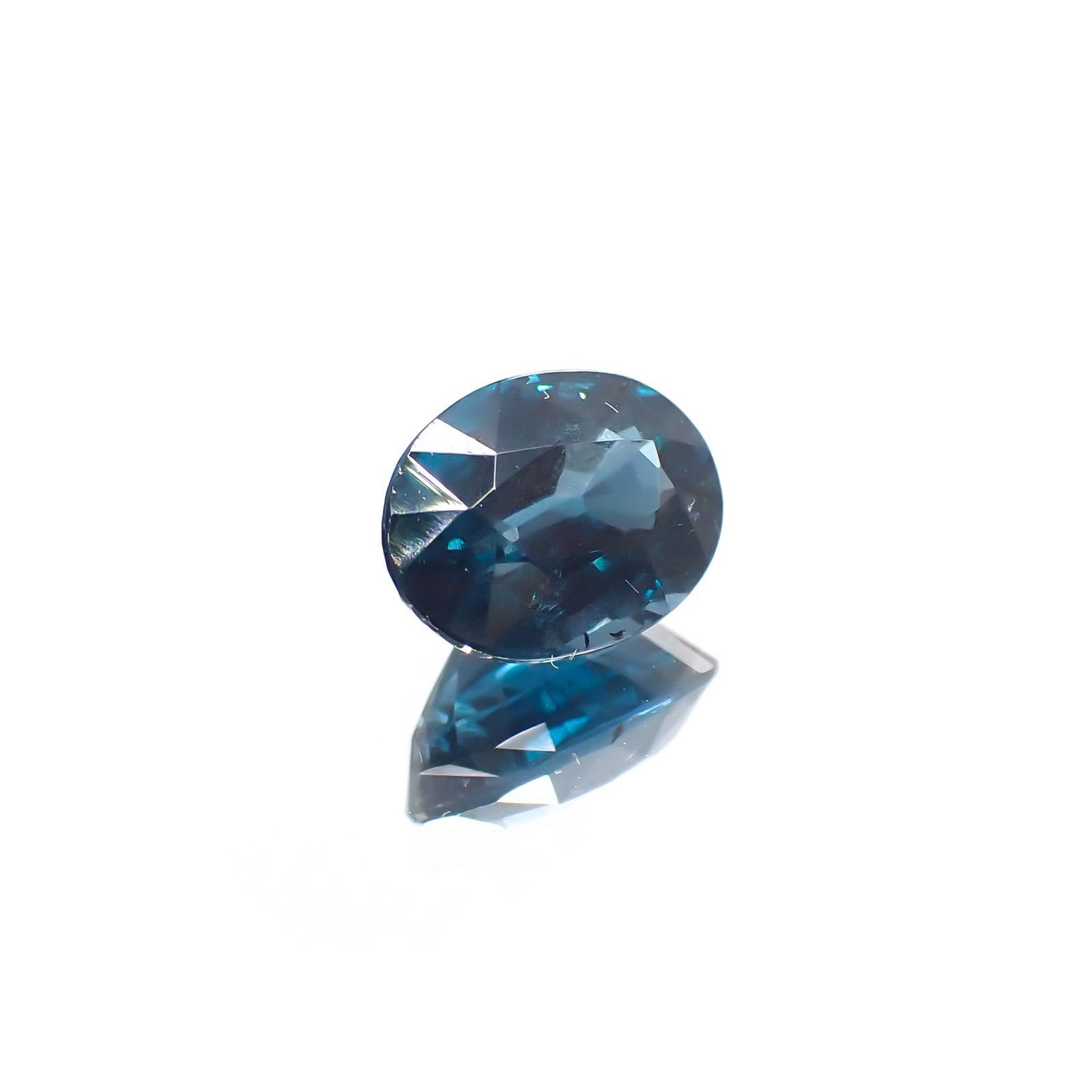 オーシャンブルーカイヤナイト(宝石名カイヤナイト) インド・オリッサ州産 2.40ct 識別済[210912367]9×6.8mm前後