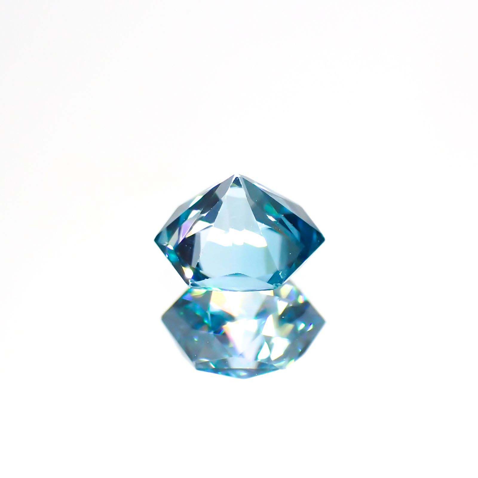 ◇ヘキサゴンカット◇ブルージルコン(宝石名ジルコン)カンボジア産 0.78ct 識別済[220113995]4.9x4.8mm前後