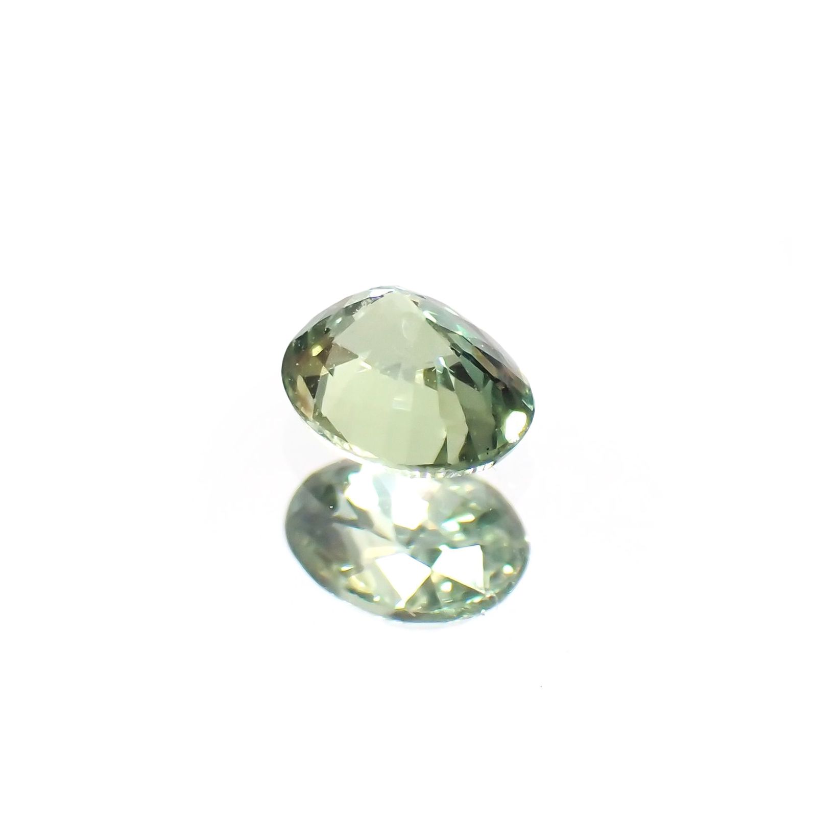 グリーンクリソベリル(宝石名クリソベリル)スリランカ/マダガスカル産 識別済 0.25ct / 3.9x3.3mm前後 [220114482]