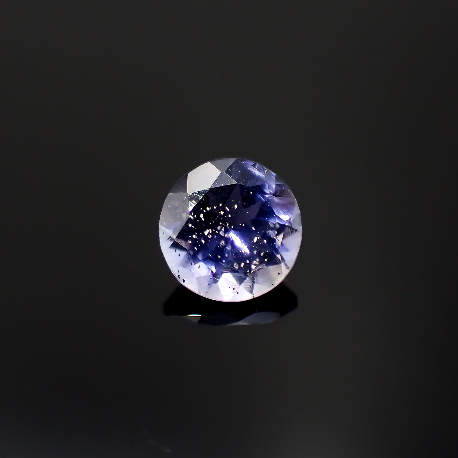 アイオライトサンストーン インド/ブラジル産 0.67ct[230923332]6x5.9mm前後