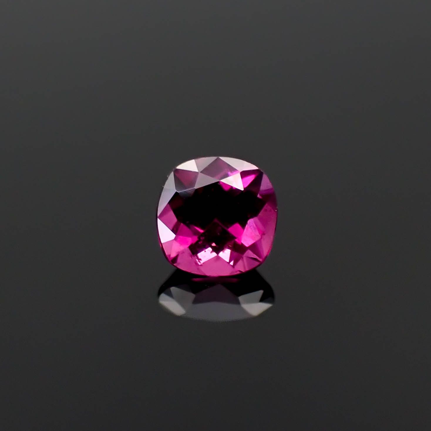 天然ロードライトガーネット 3.897ct ルース 宝石 裸石