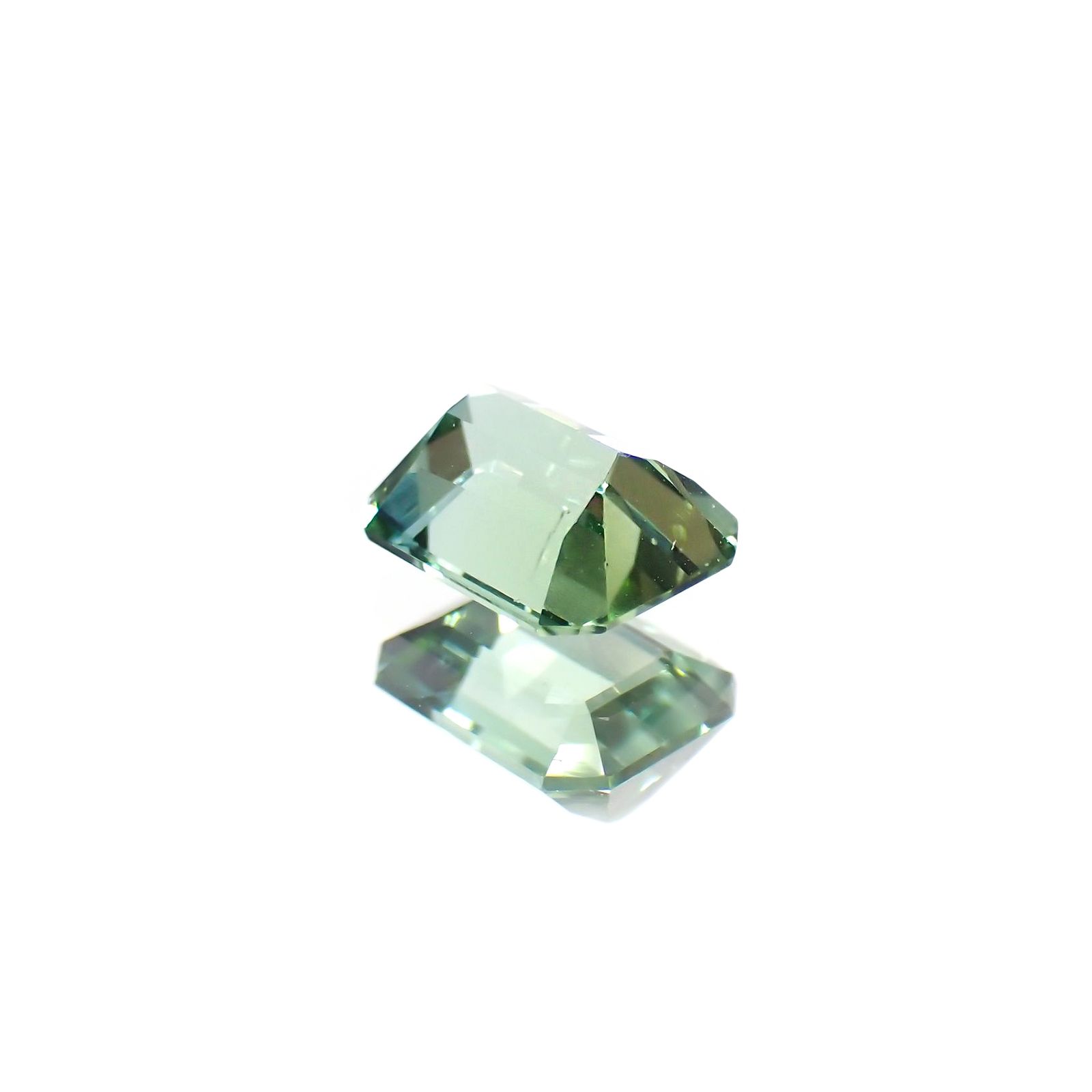 グリーントルマリン アフガニスタン産 0.86ct / 6.4x5mm前後 [220114109]