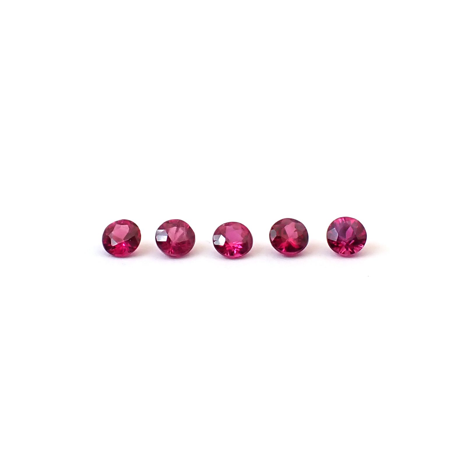 ルビー 5個セット タイ/モザンビーク産 0.28ct(5pcs合計) / 2.2x2.2mm前後 [260532286]