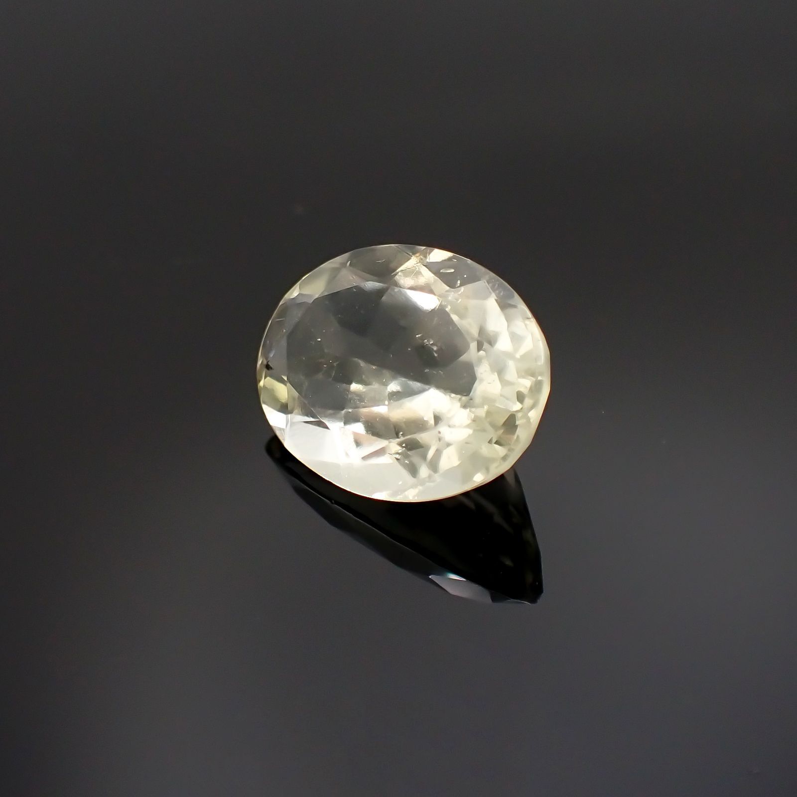 リビアングラス(宝石名インパクトガラス(衝撃溶融ガラス))発見地：エジプト・リビア砂漠 6.66ct 識別済[211213794]16.1x12mm前後