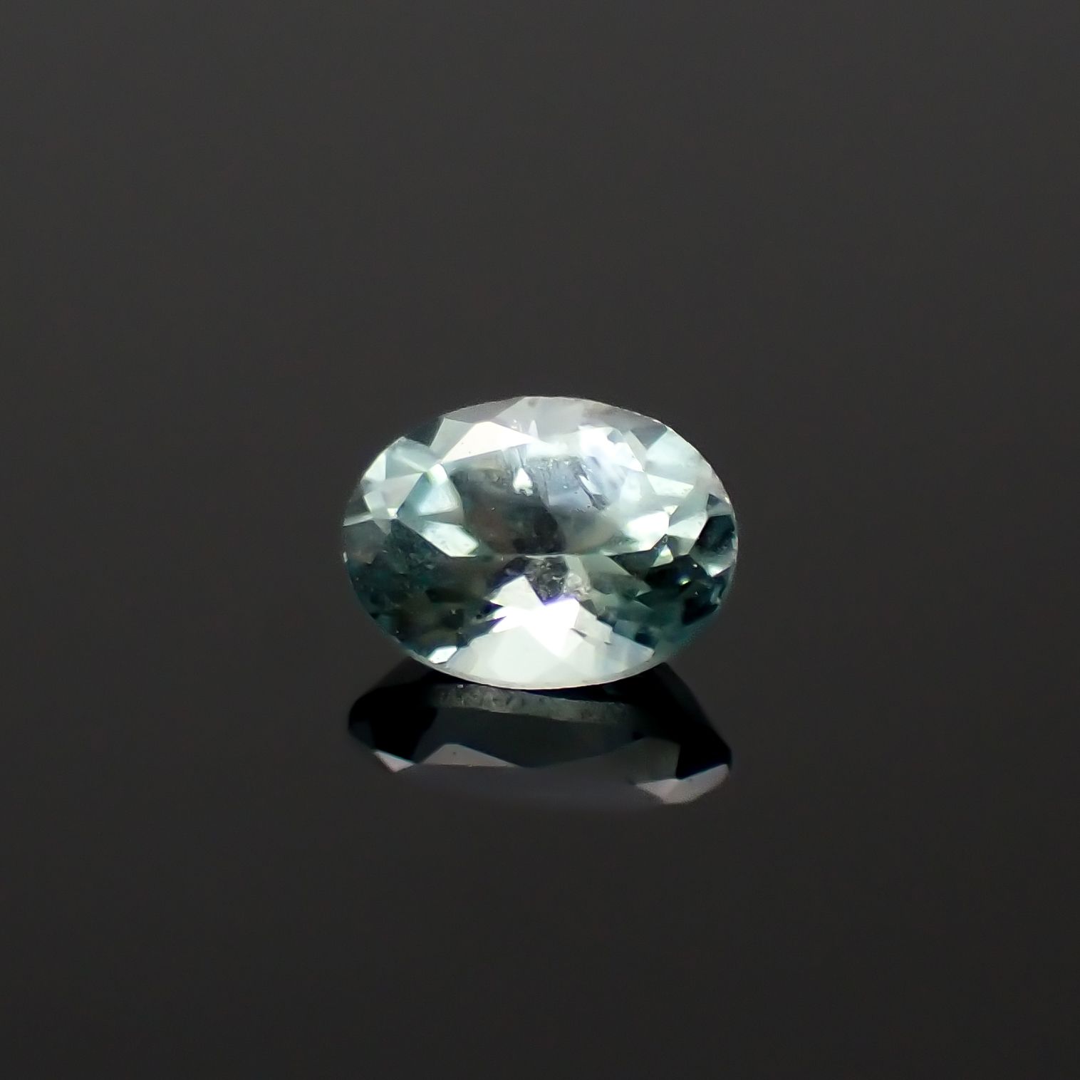 モンタナサファイア(宝石名サファイア)アメリカ・モンタナ州産 0.22ct 識別済[230622434]4.1x3mm前後