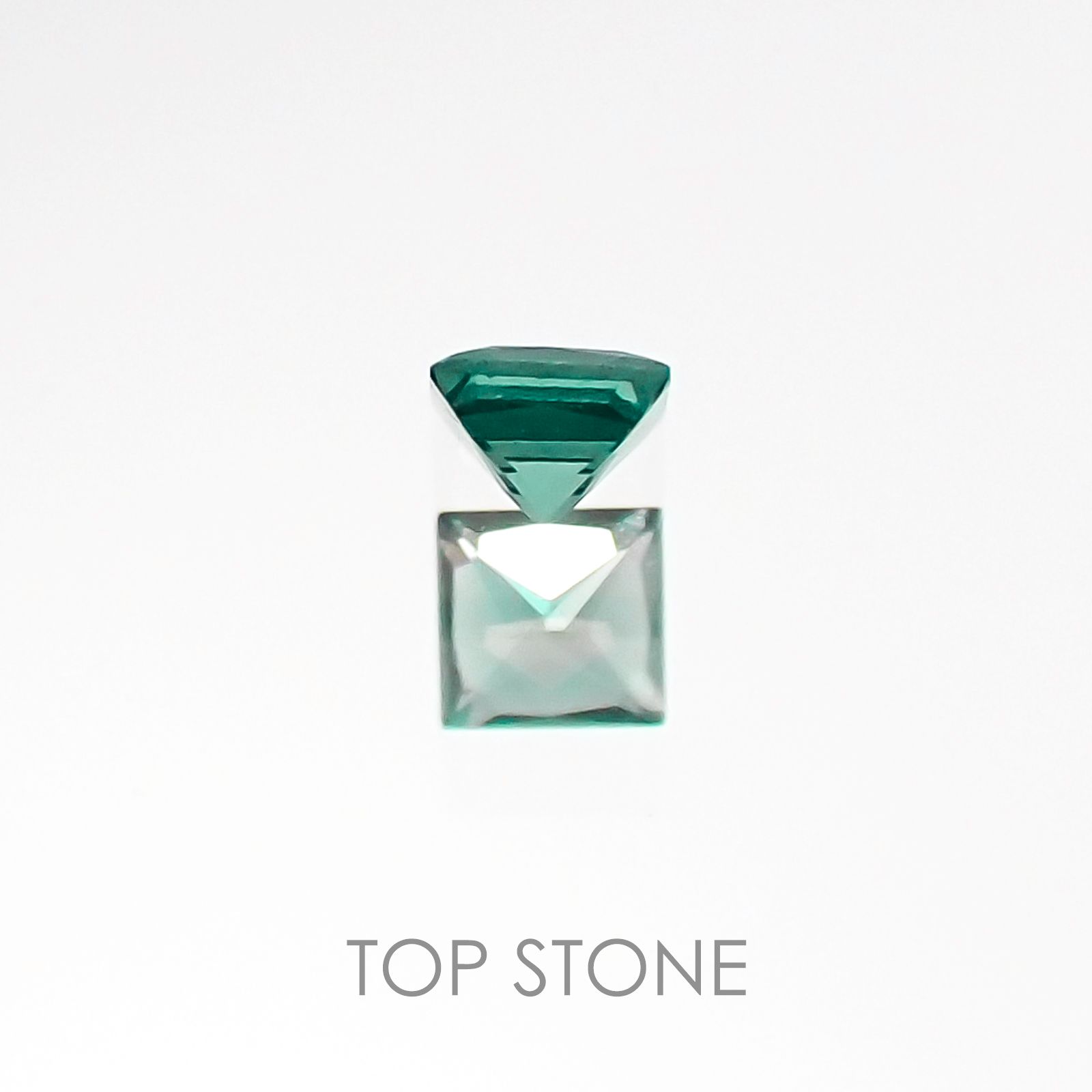 ◇プリンセスカット◇カラーチェンジガーネット(アレキタイプ) マダガスカル・ベキリー産 ルース 0.058ct[20106615]2.2×2.2mm前後