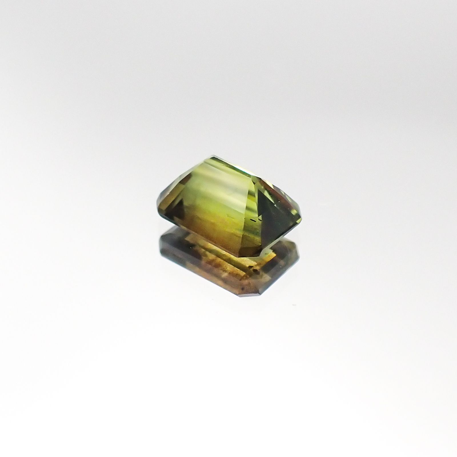 ゴールドシーンサファイア 非加熱(宝石名シーン・サファイア)ケニア産 1.183ct ソ付(彩珠)[231023911]6.6x4.9mm前後