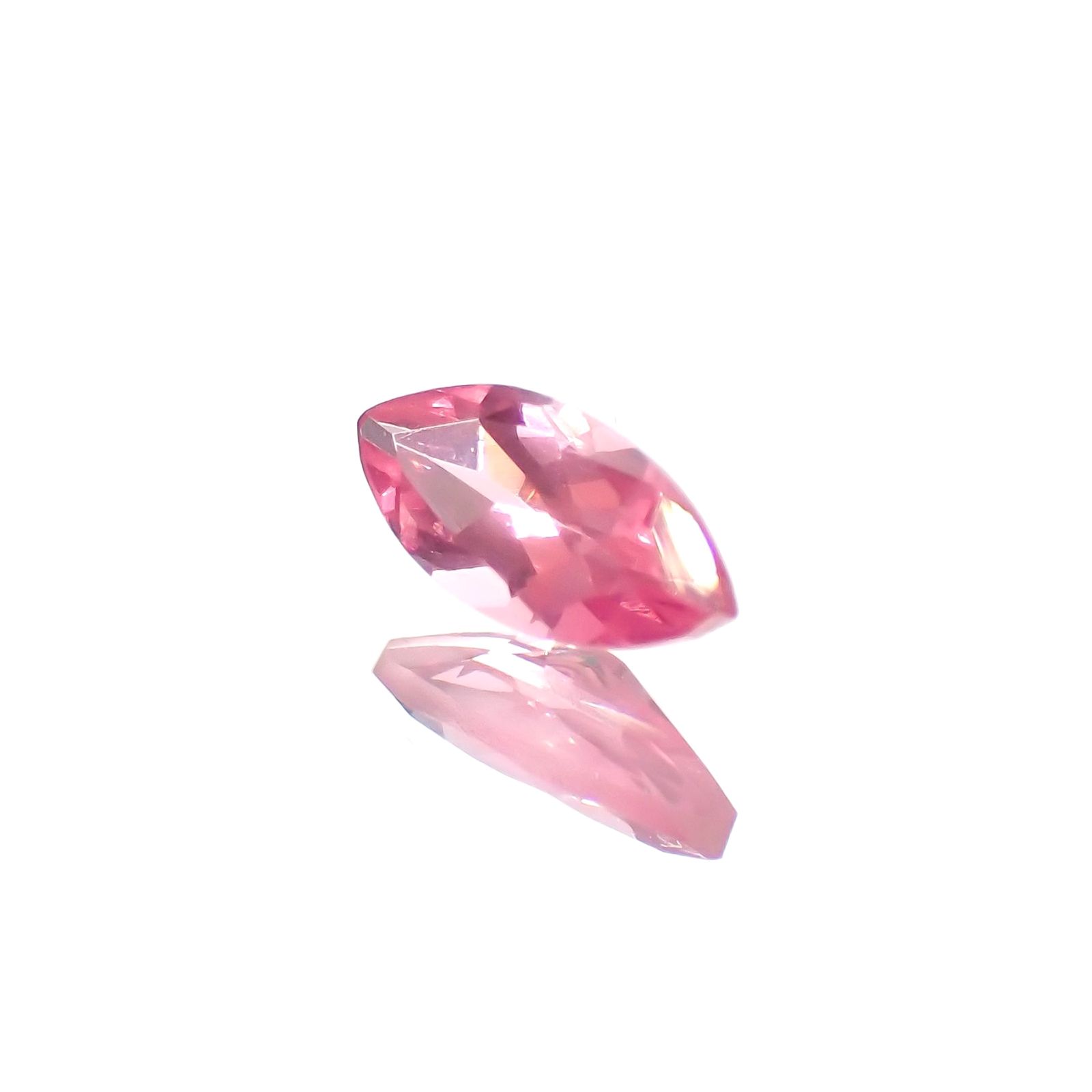 ホットピンクスピネル(宝石名ピンク・スピネル)タンザニア産 識別済 0.26ct / 6.2x2.9mm前後 [230823041]