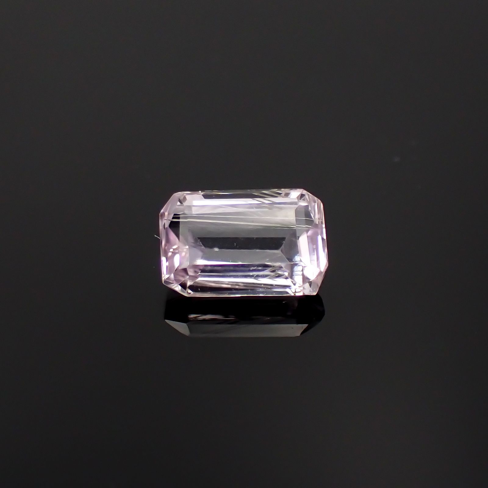 クンツァイト(宝石名クンツァイト)アフガニスタン産 1.83ct 識別済[231023871]8.6x5.7mm前後