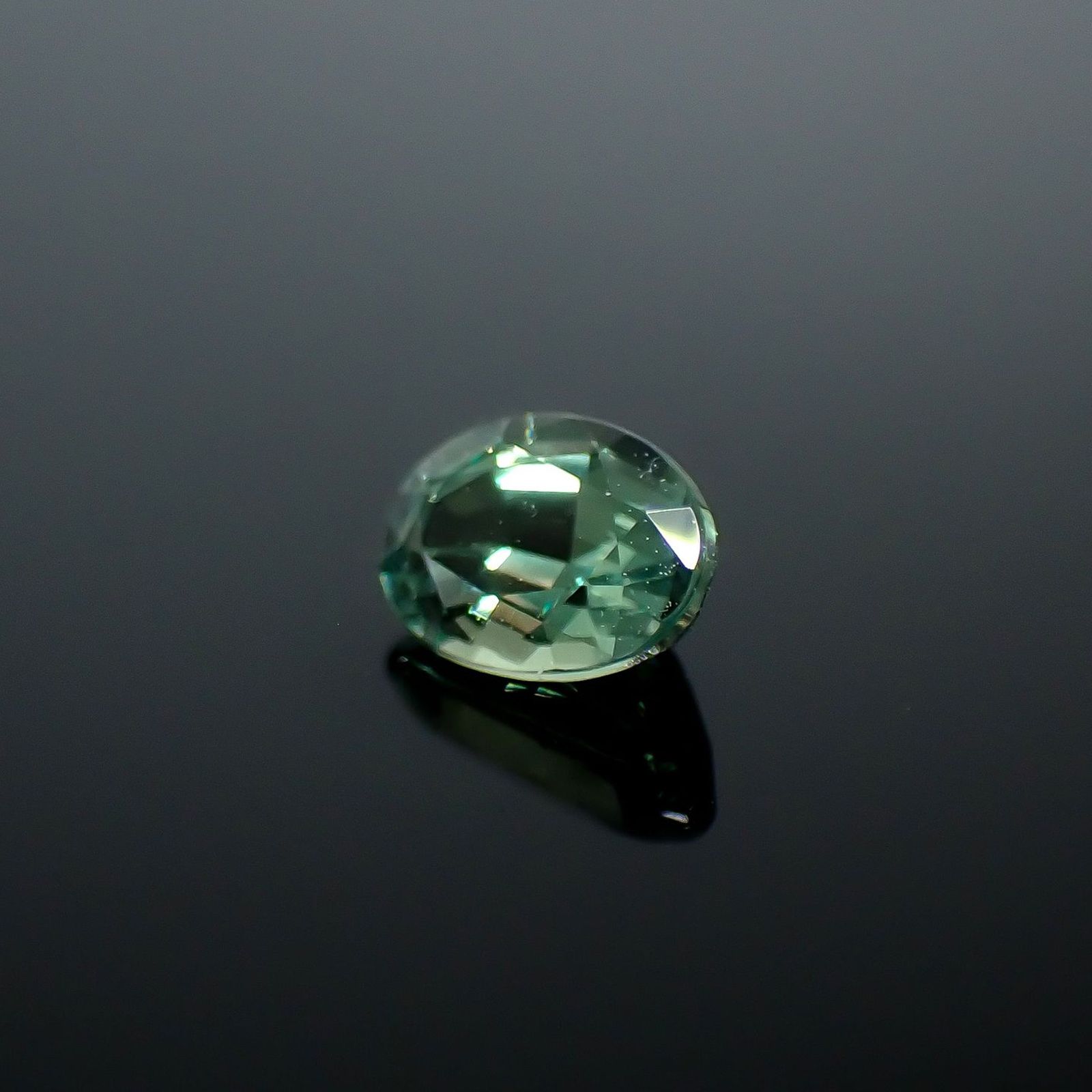 アレキサンドライト(宝石名アレキサンドライト)ブラジル産 GIA鑑付 0.63ct / 6.08x4.24mm前後 [251031288]