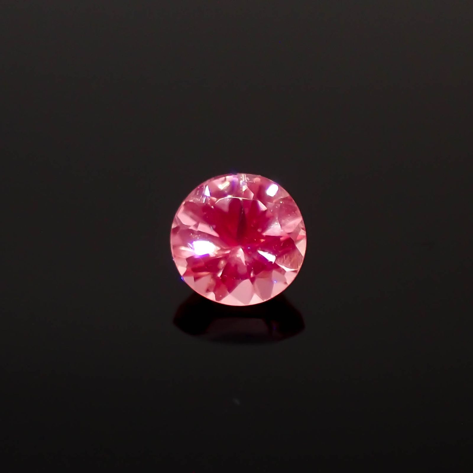 シルキーピンクスピネル タンザニア産 0.38ct[230421580]4.3x4.3mm前後