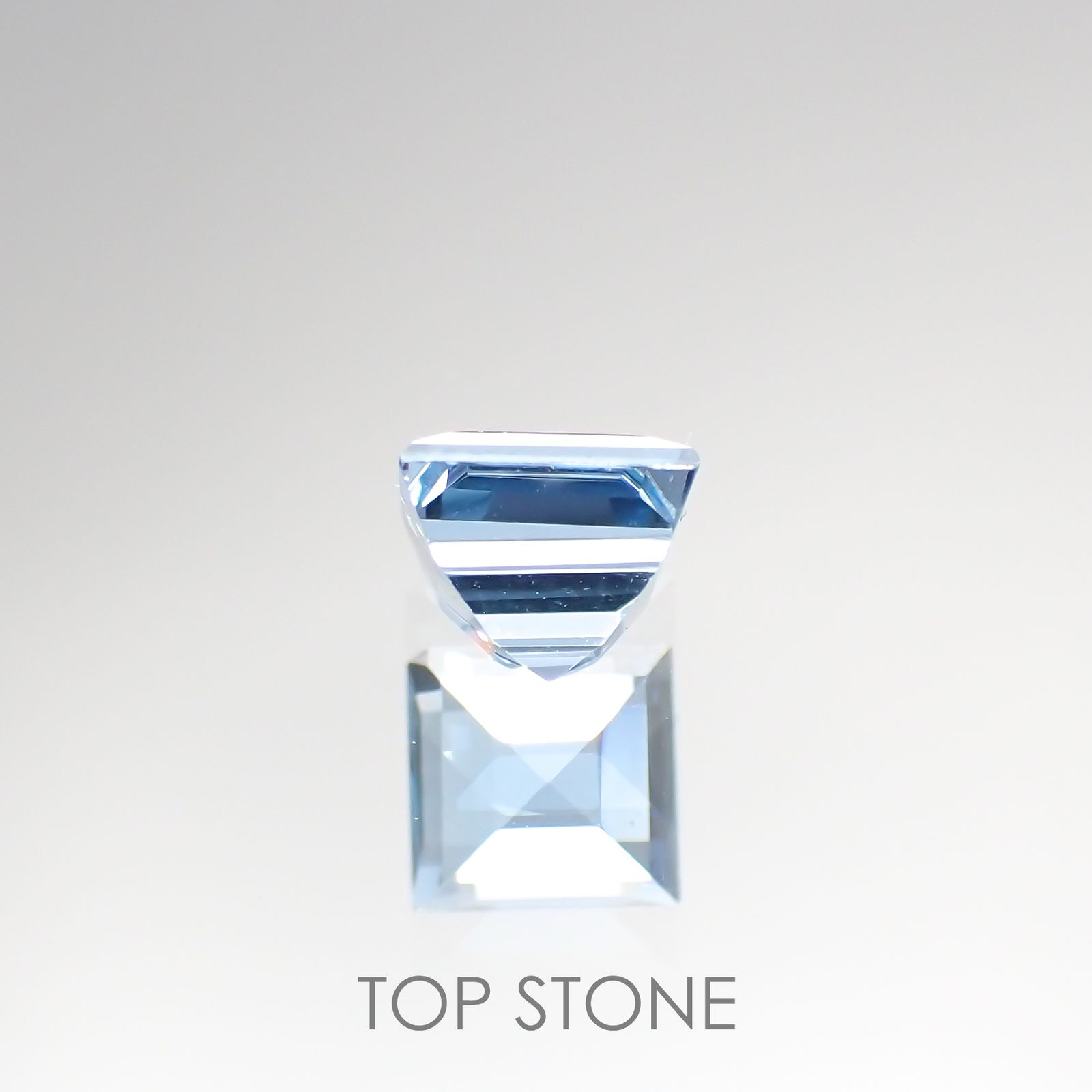 アクアマリン サンタマリアカラー(宝石名アクアマリン) モザンビーク産 0.73ct 識別済[210812594]4.9×4.8mm前後
