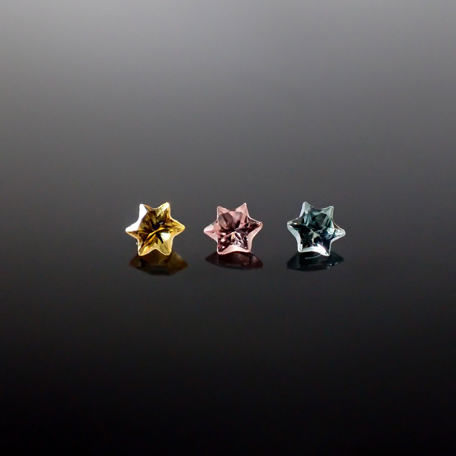 ◇カスタムカット◇サファイア カラーグラデーション3個セット スリランカ/マダガスカル産 0.26ct(3pcs合計) / 3x3mm前後 [260632324]