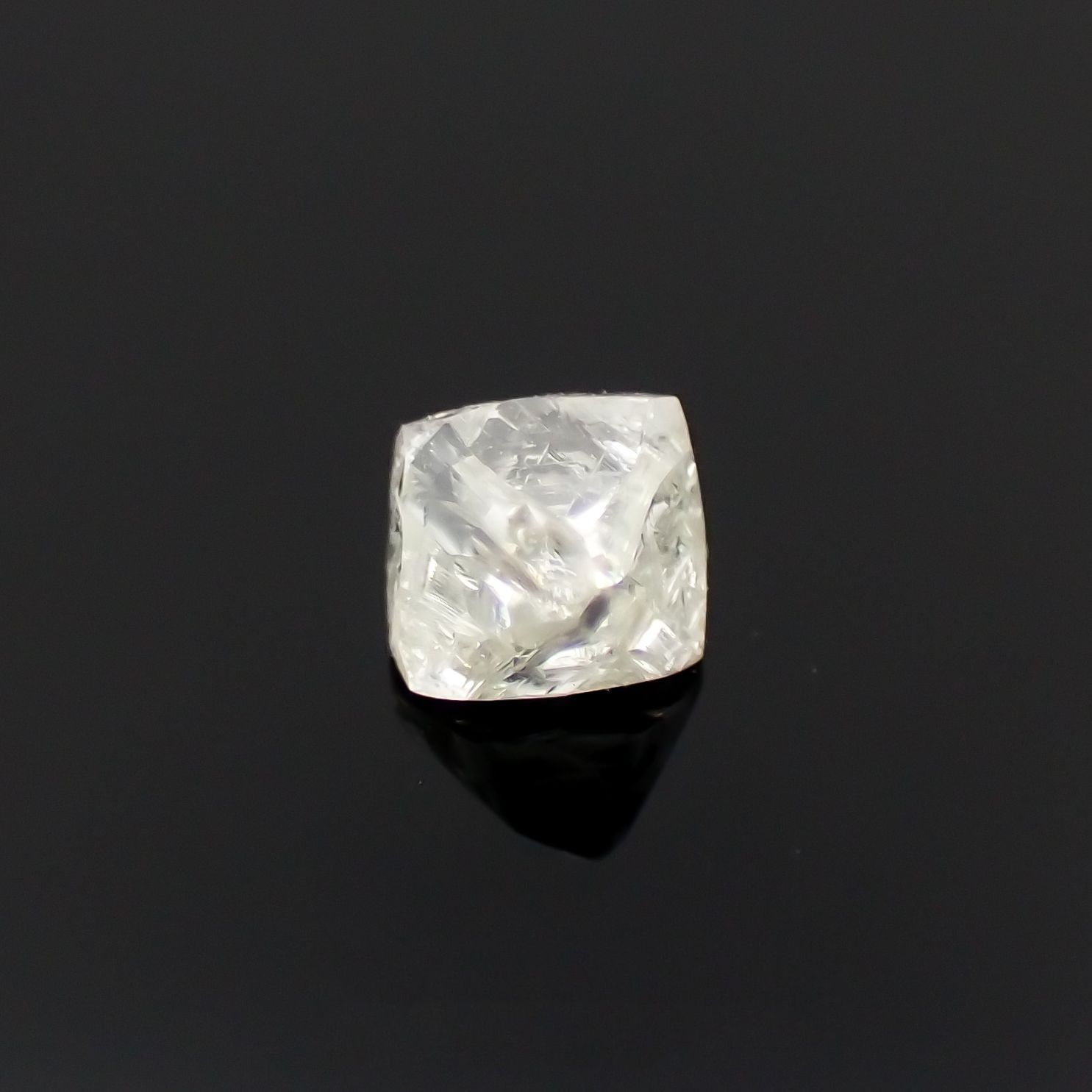 ソーヤブルダイヤモンド 原石(宝石名ダイアモンド) 0.200ct ソ付(彩珠)[230120147]3x2.8mm前後