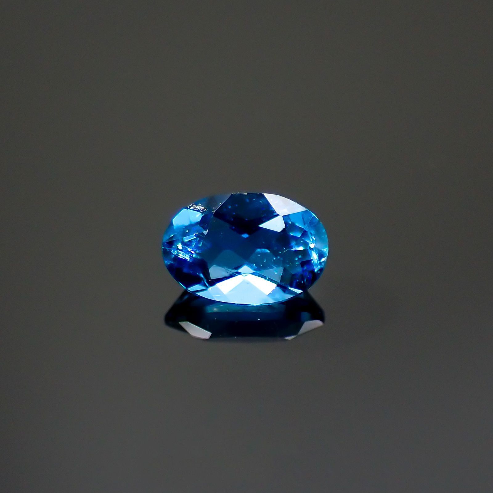 アウイナイト フルオレッセンス(宝石名アウイナイト)ドイツ産 0.12ct 識別済[220115288]4x2.7mm前後
