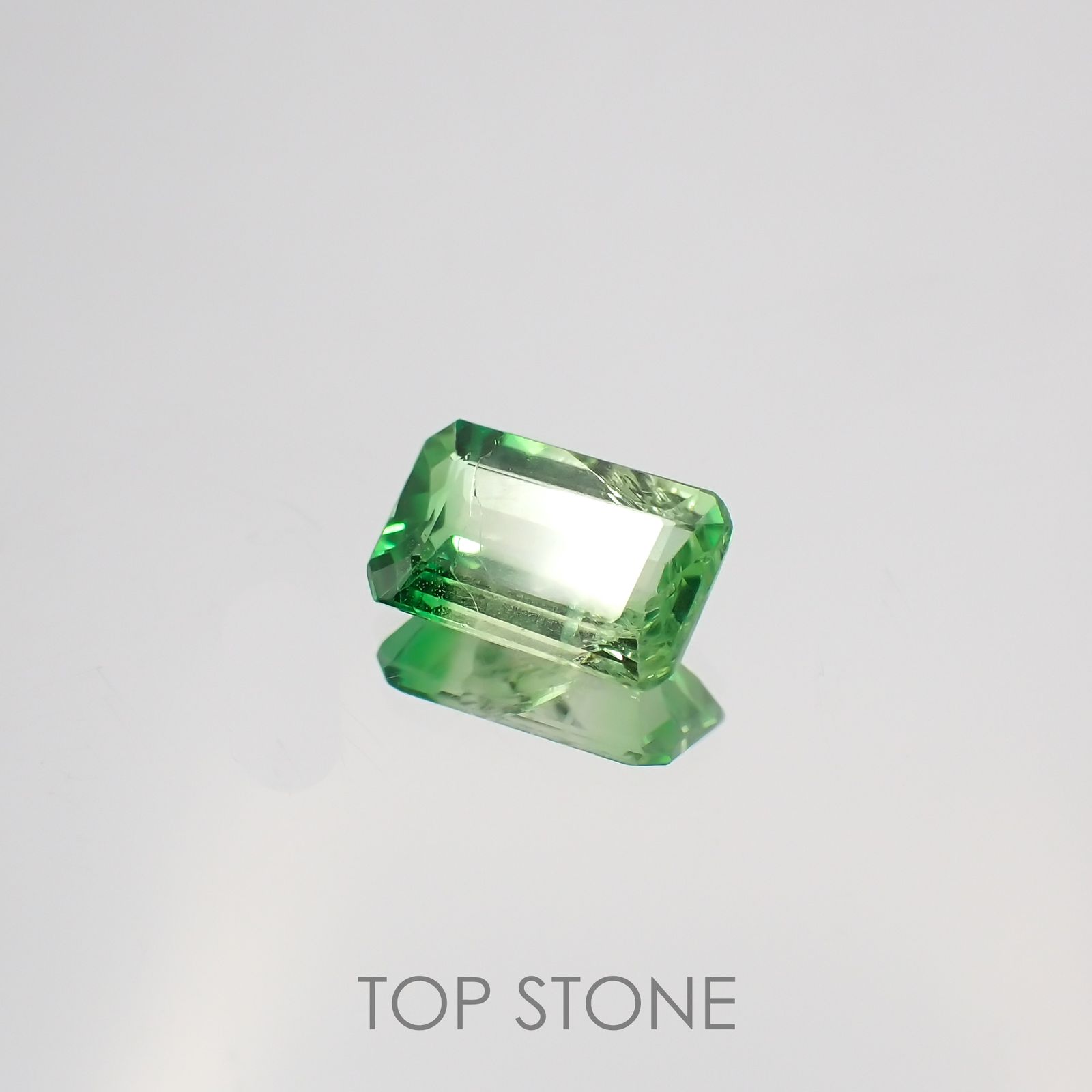バイカラーツァボライト タンザニア産 ルース 0.8ct[210610926]7×4.3mm前後