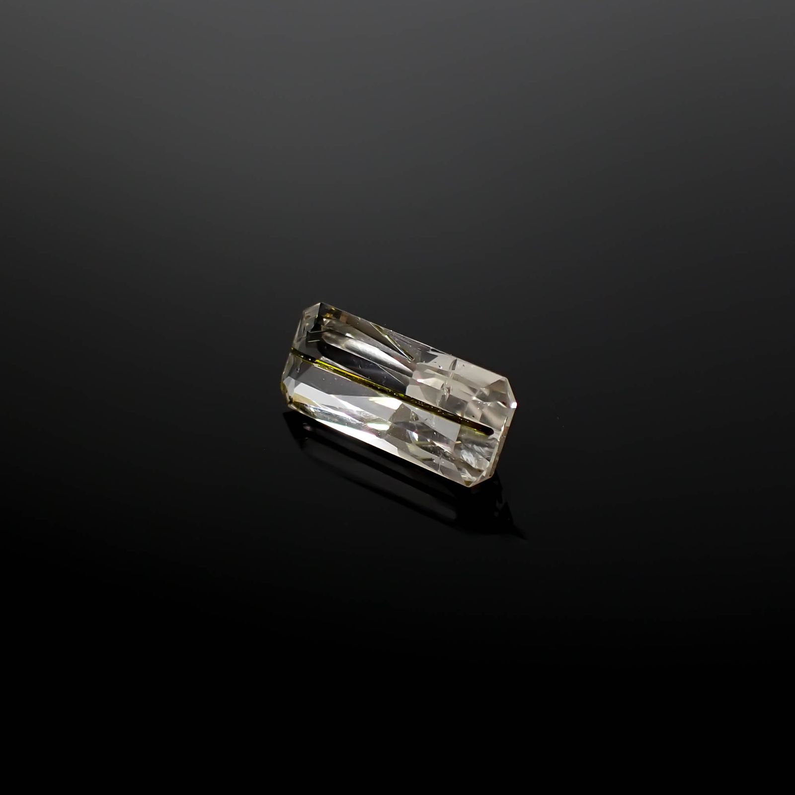 エピドートインクォーツ ブラジル産 4.82ct[240728461]16.6x7.1mm前後