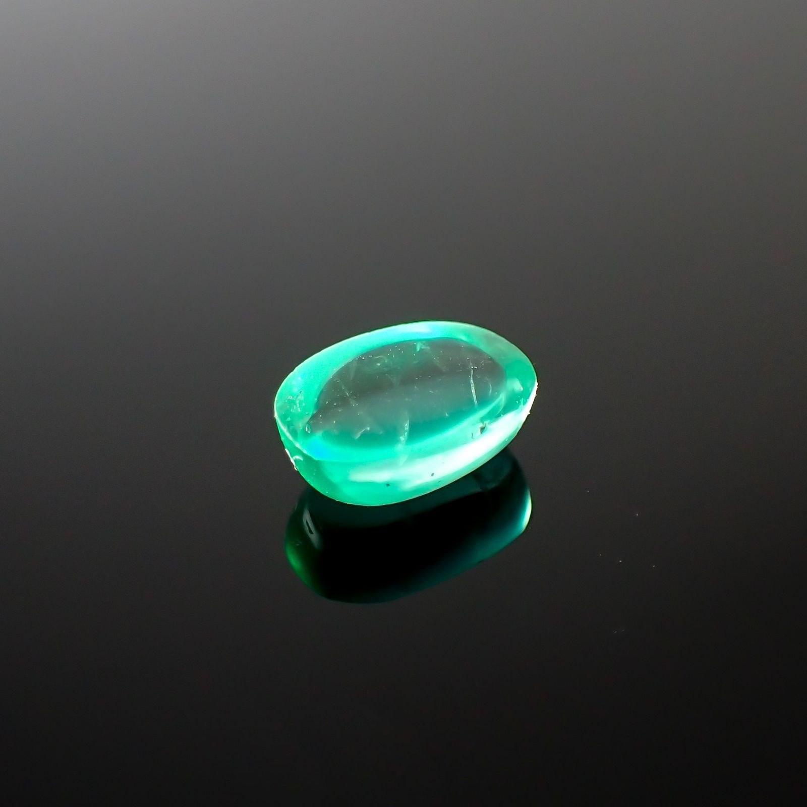 エメラルドキャッツアイ(宝石名エメラルド)コロンビア産 0.91ct 識別済[220115178]7.5x5.2mm前後