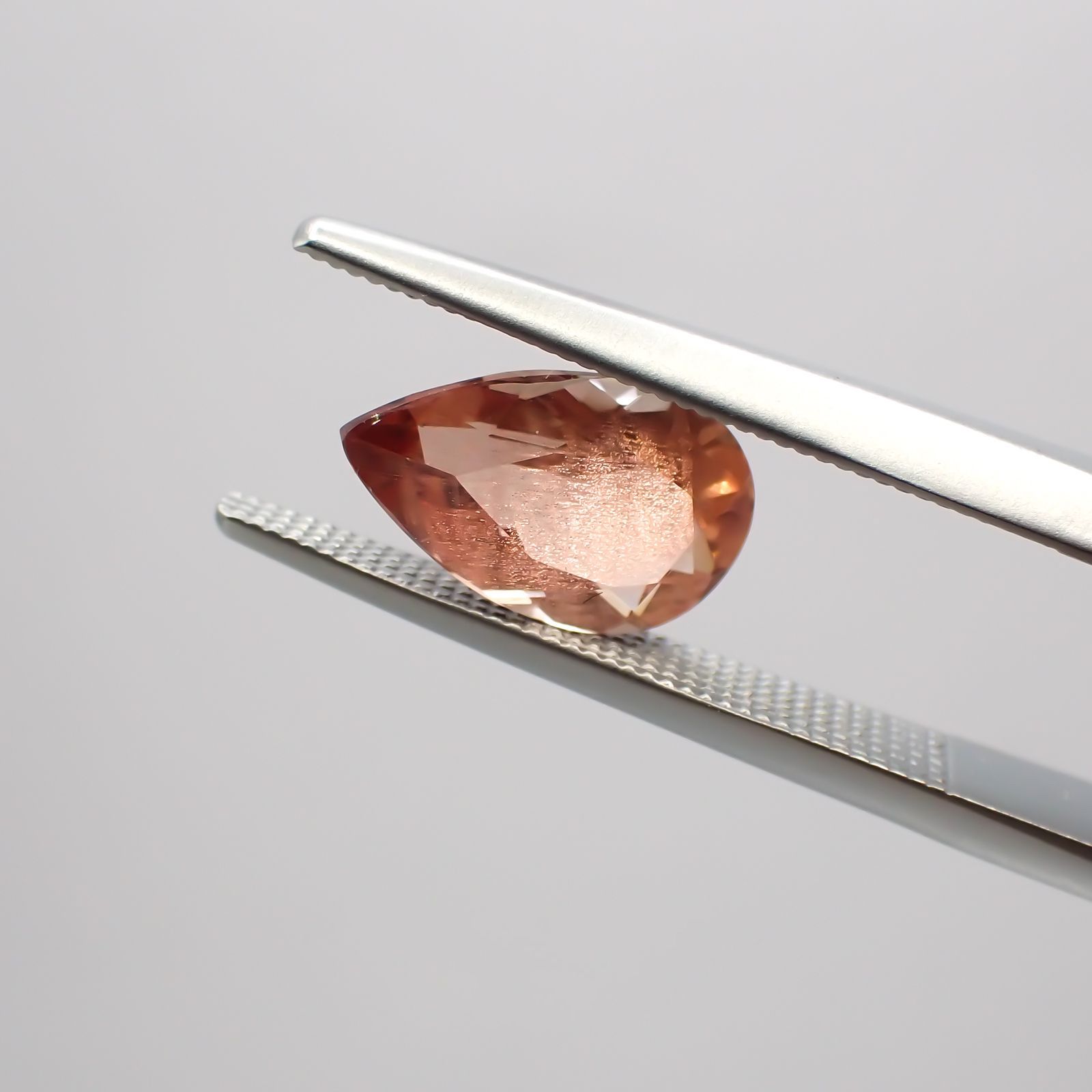 オレゴンサンストーン(宝石名ラブラドライト)アメリカ・オレゴン州産 1.66ct 識別済[230622270]10.5x6.7mm前後