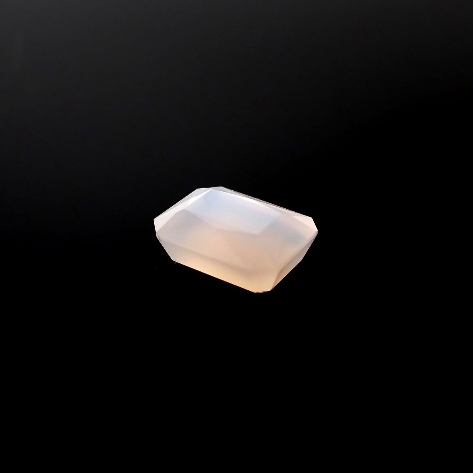 アイリスカルセドニー ブラジル・ミナスジェライス州産 8.01ct[240527808]14x10.4mm前後
