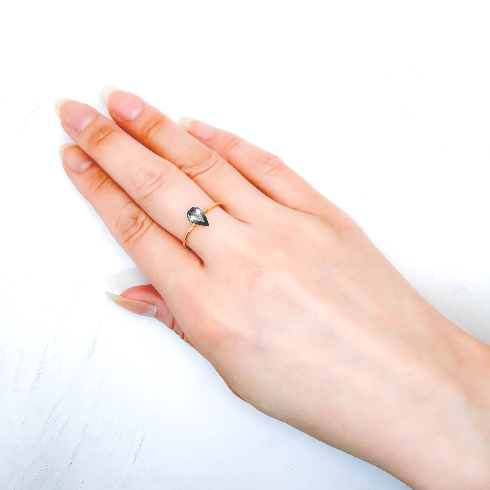 ブルーイッシュグレースピネル モザンビーク産 0.89ct / 8x5.1mm前後 [260632519]