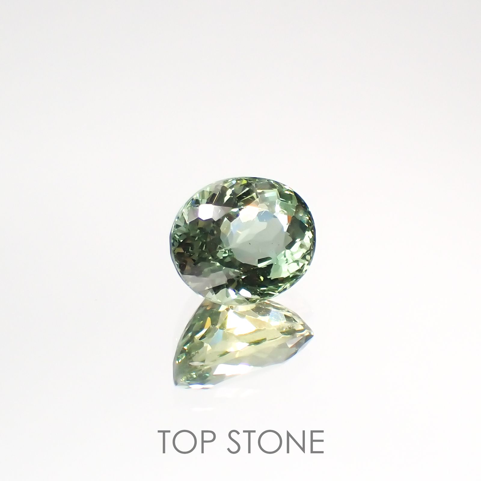 グリーンアパタイト(宝石名アパタイト) マダガスカル産 2.27ct 識別済[211113804]8.6×7.1mm前後