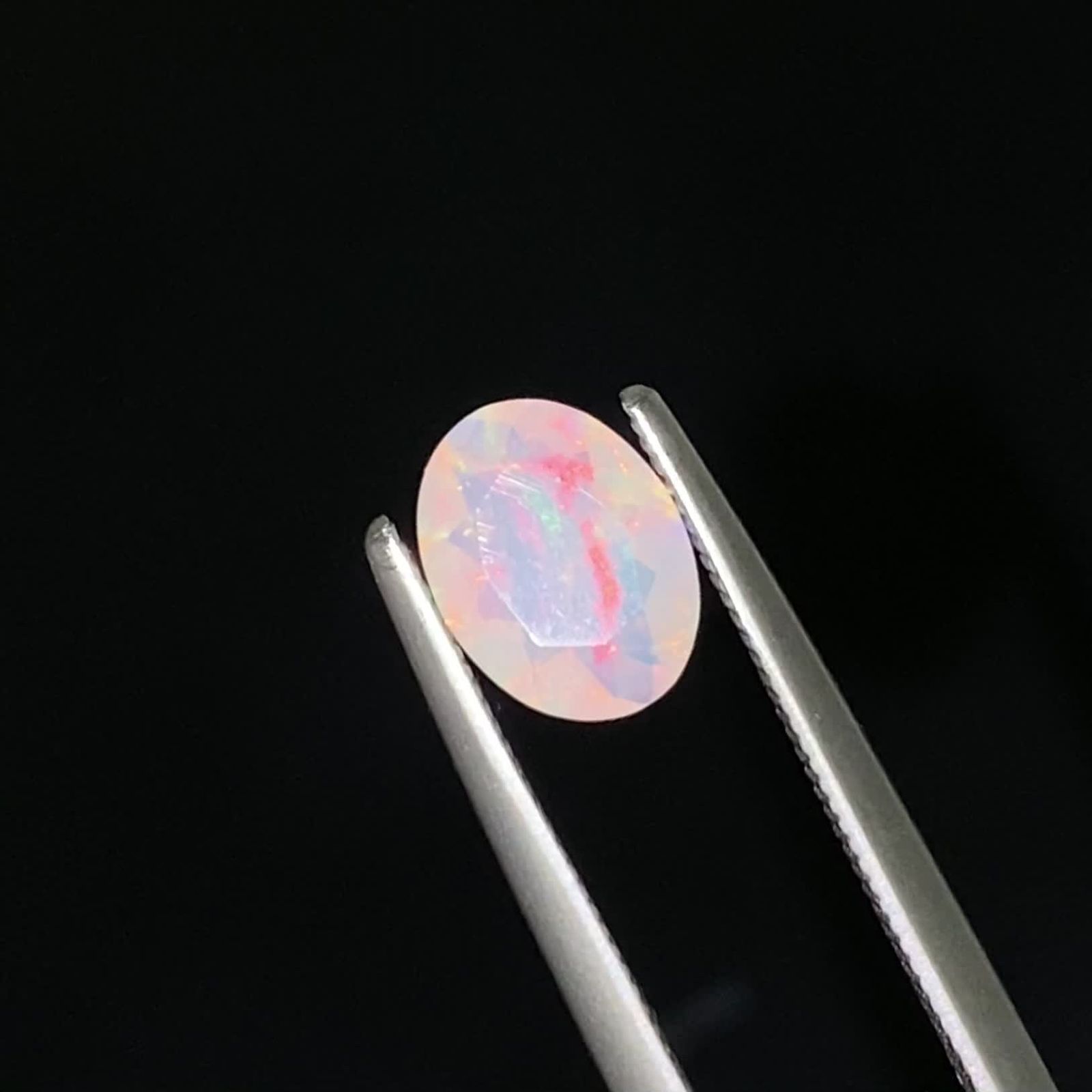 エチオピアオパール エチオピア産 0.52ct / 7.7x5.9mm前後 [240125314